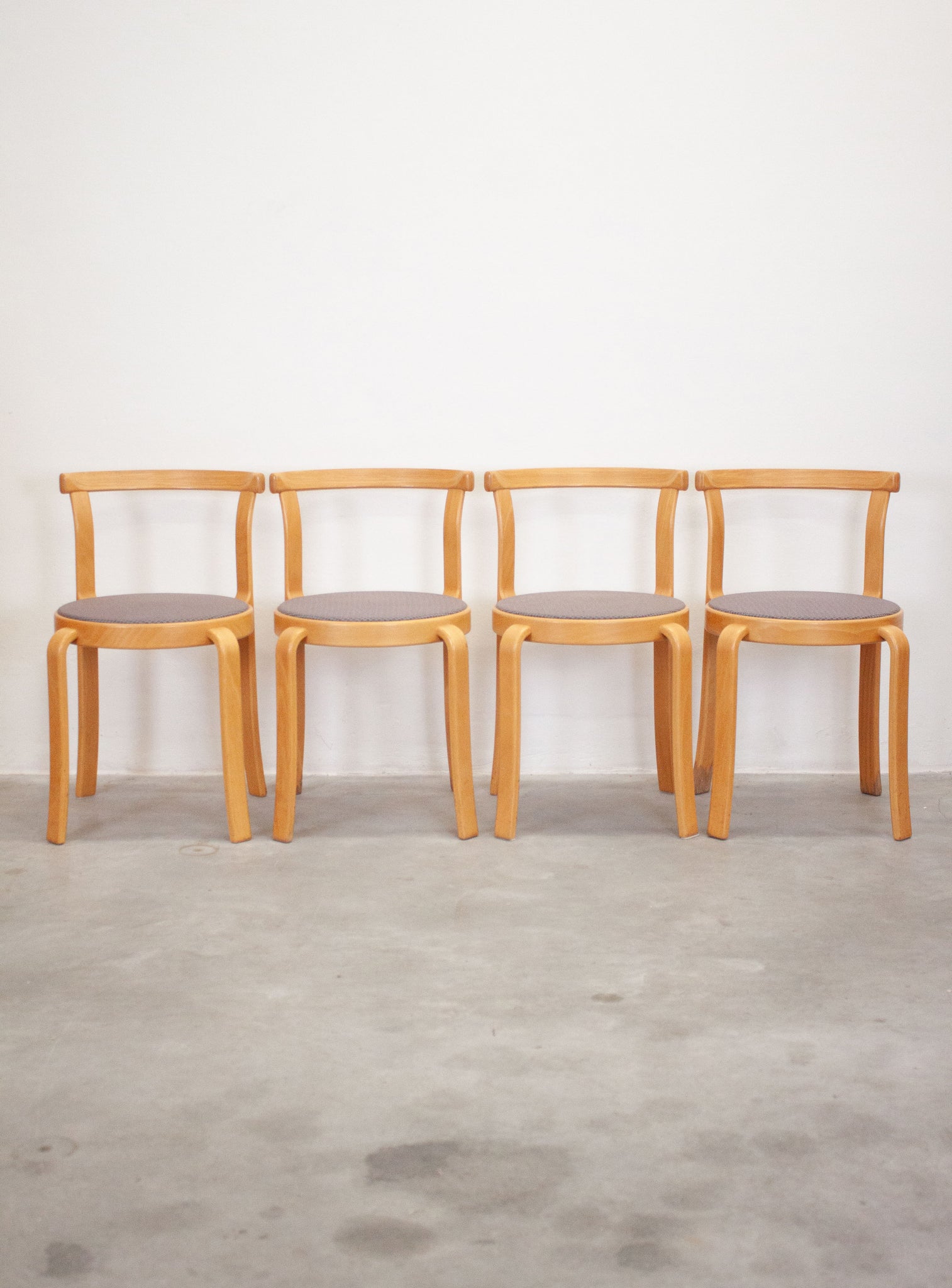 Magnus Olesen Model 8000 Dining Chairs by Rud Thygesen & Johnny Sørensen