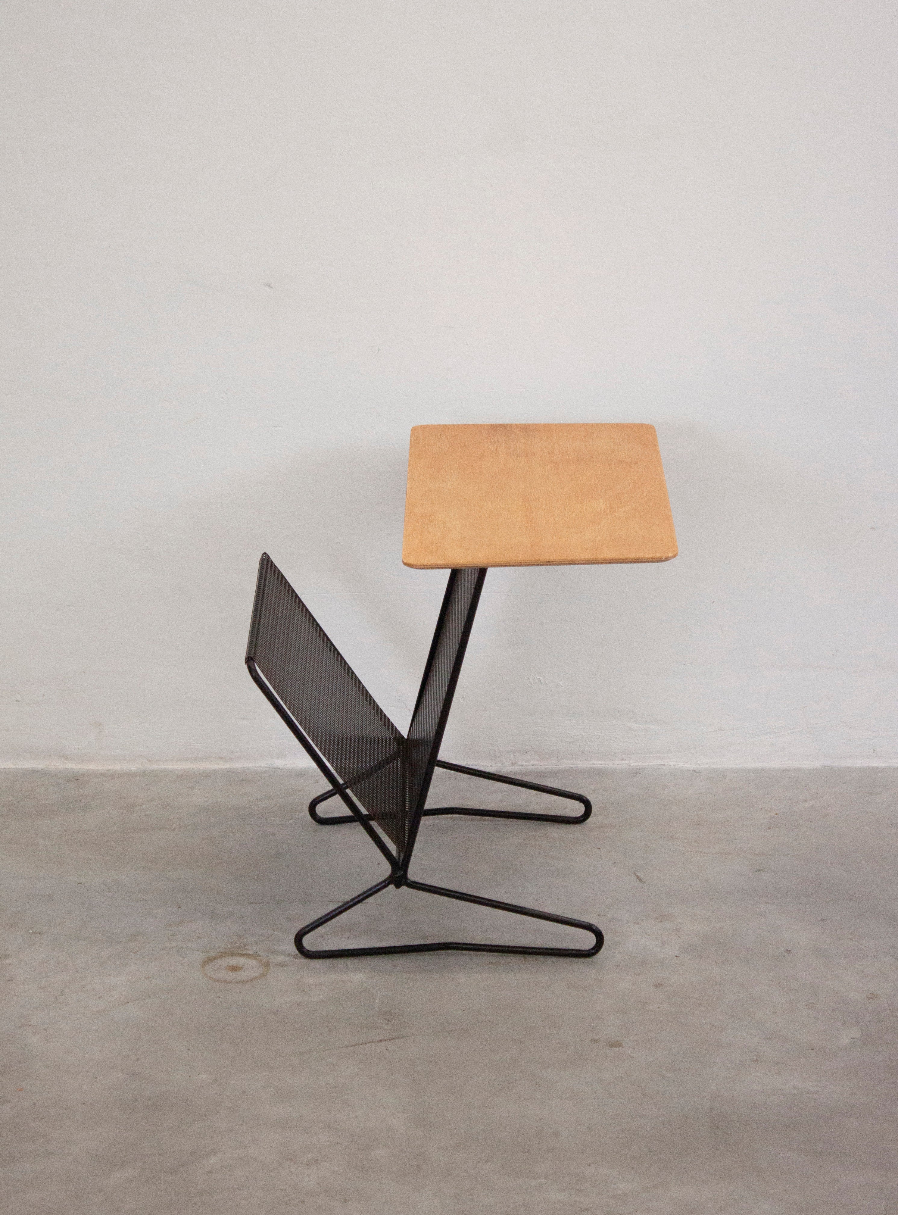 Cees Braakman TM05 Pastoe社 Pastoe TM05 Side Table with Magazine Rack by Cees Braakman – JUKI