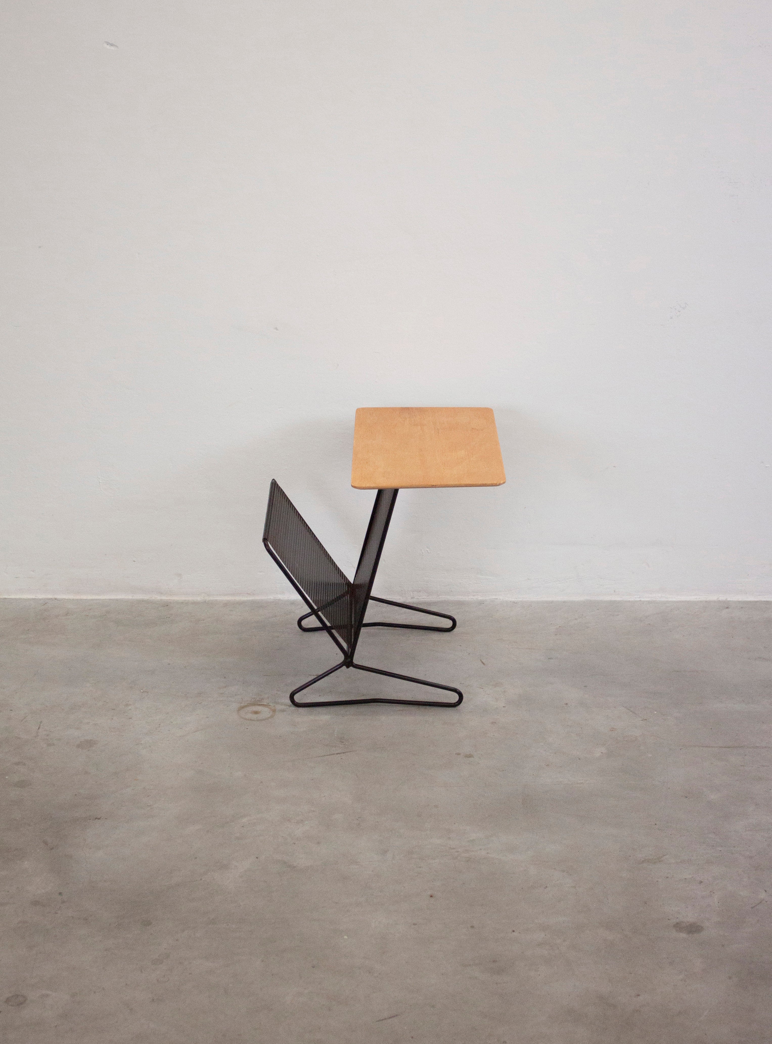 Cees Braakman TM05 Pastoe社 Pastoe TM05 Side Table with Magazine Rack by Cees Braakman – JUKI