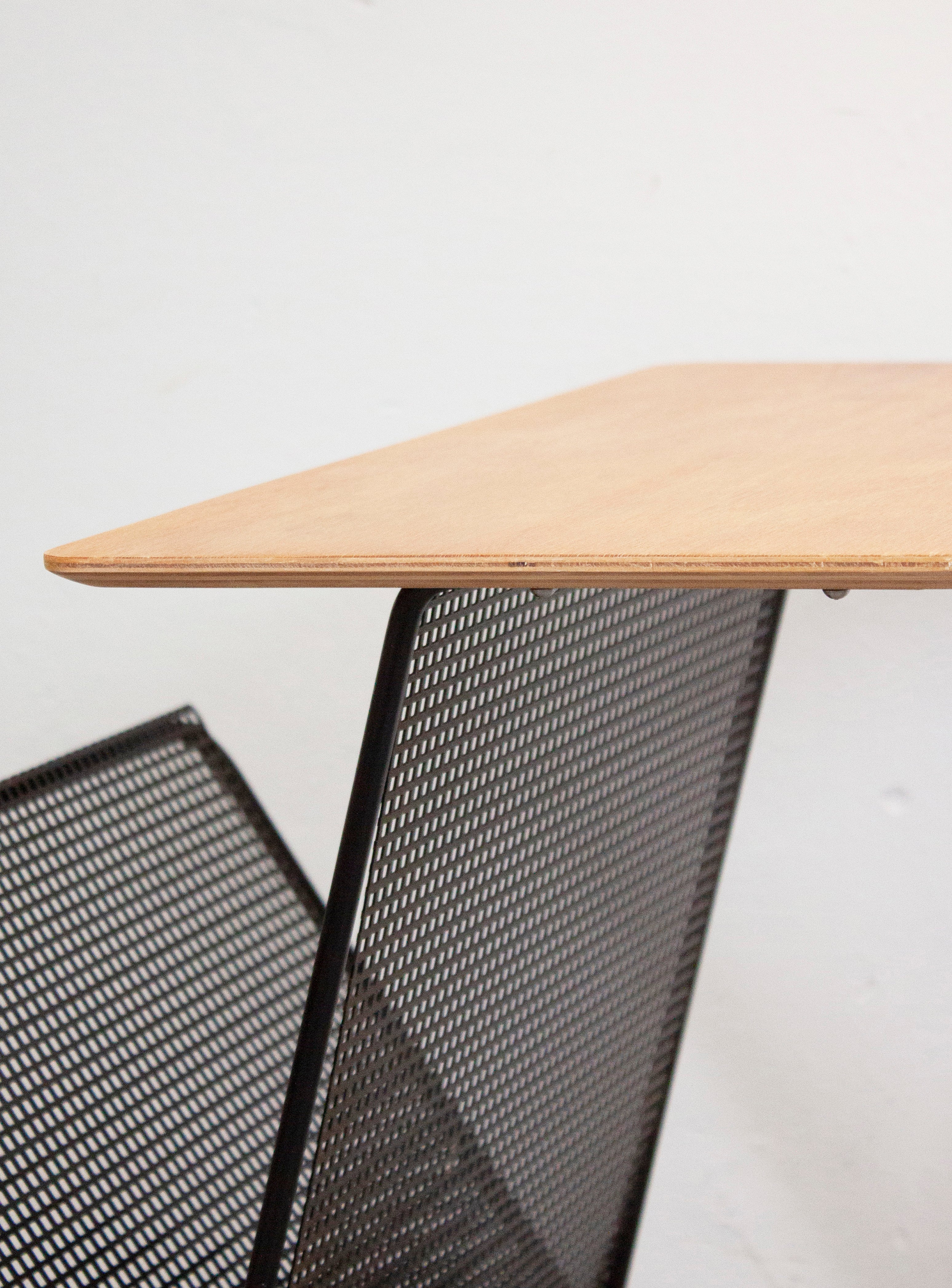 Pastoe TM05 Side Table with Magazine Rack by Cees Braakman – JUKI