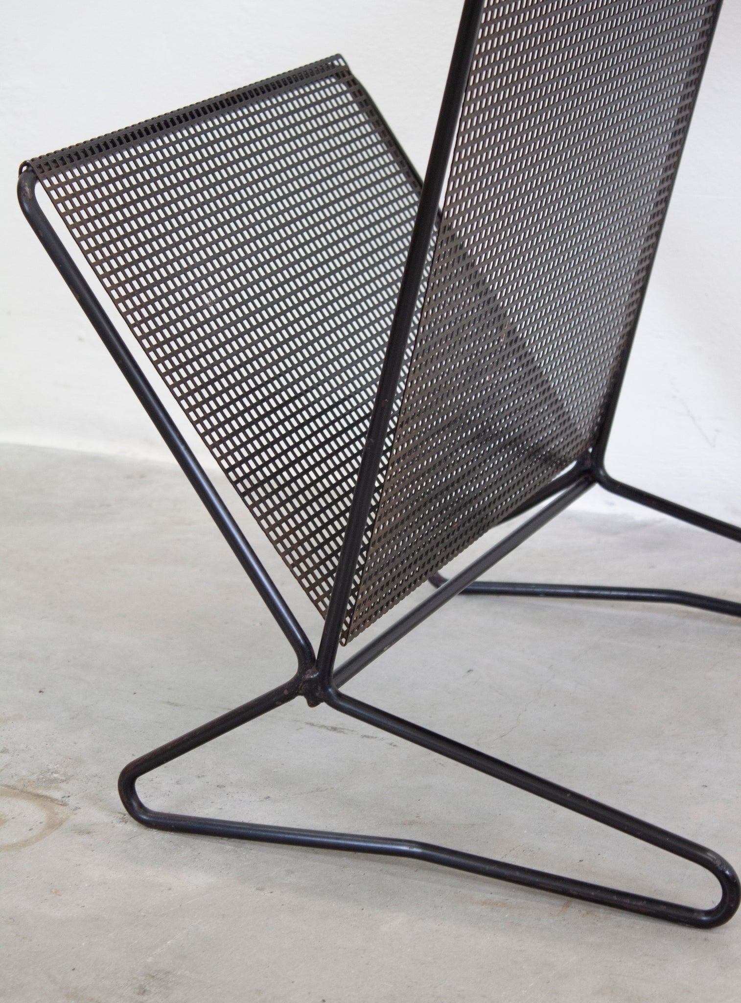 Pastoe TM05 Side Table with Magazine Rack by Cees Braakman