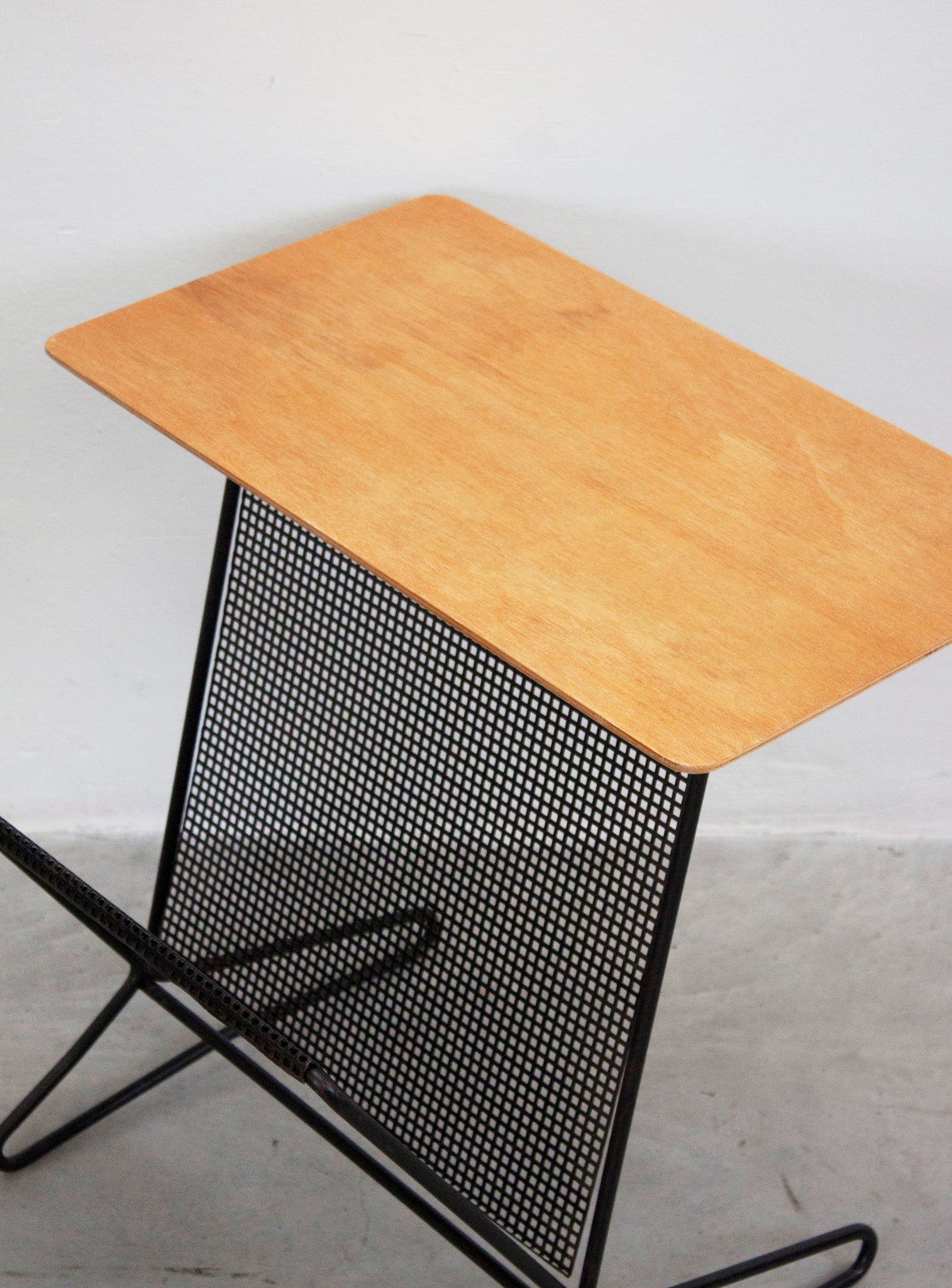 Pastoe TM05 Side Table with Magazine Rack by Cees Braakman