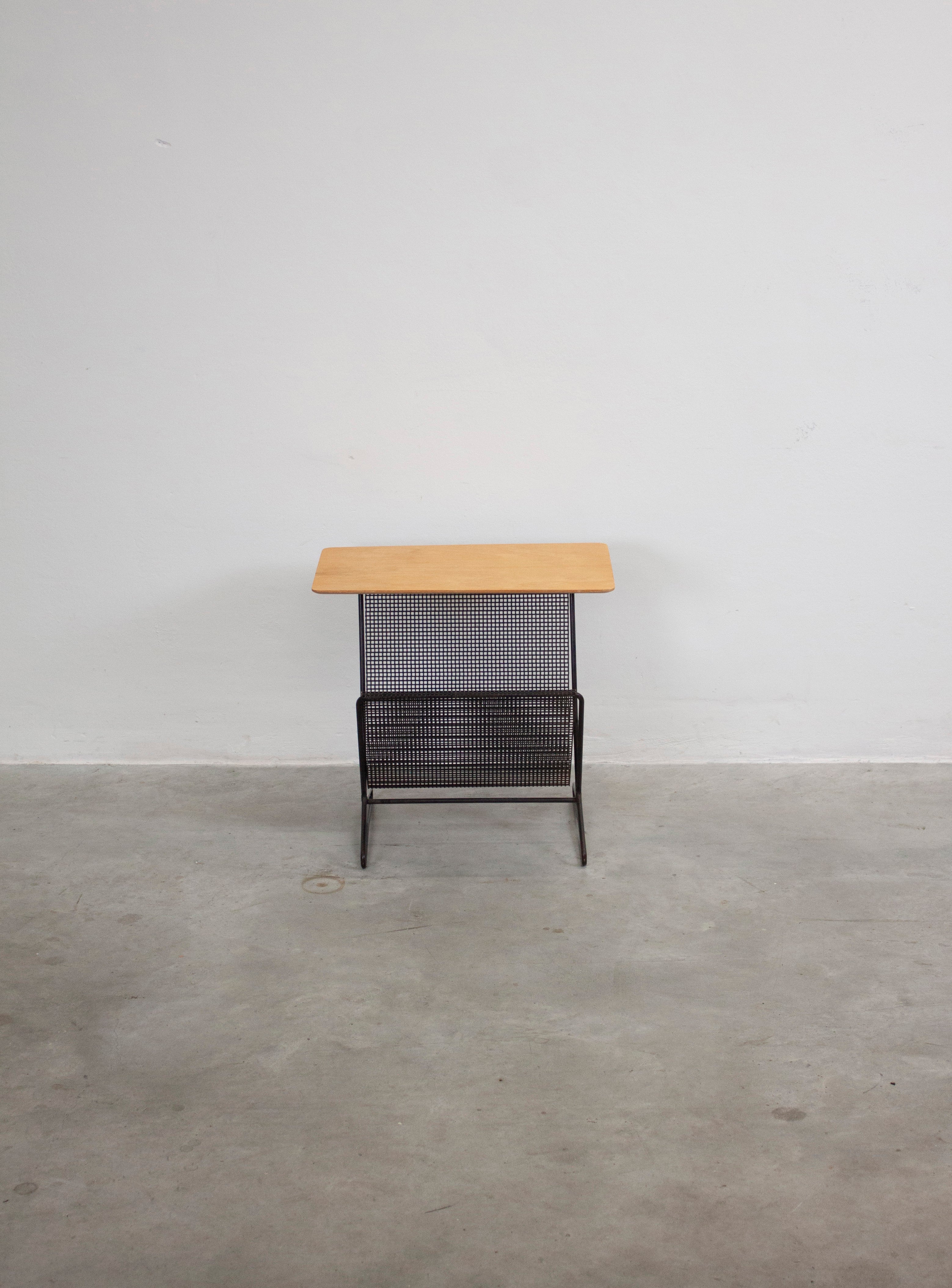 Pastoe TM05 Side Table with Magazine Rack by Cees Braakman – JUKI