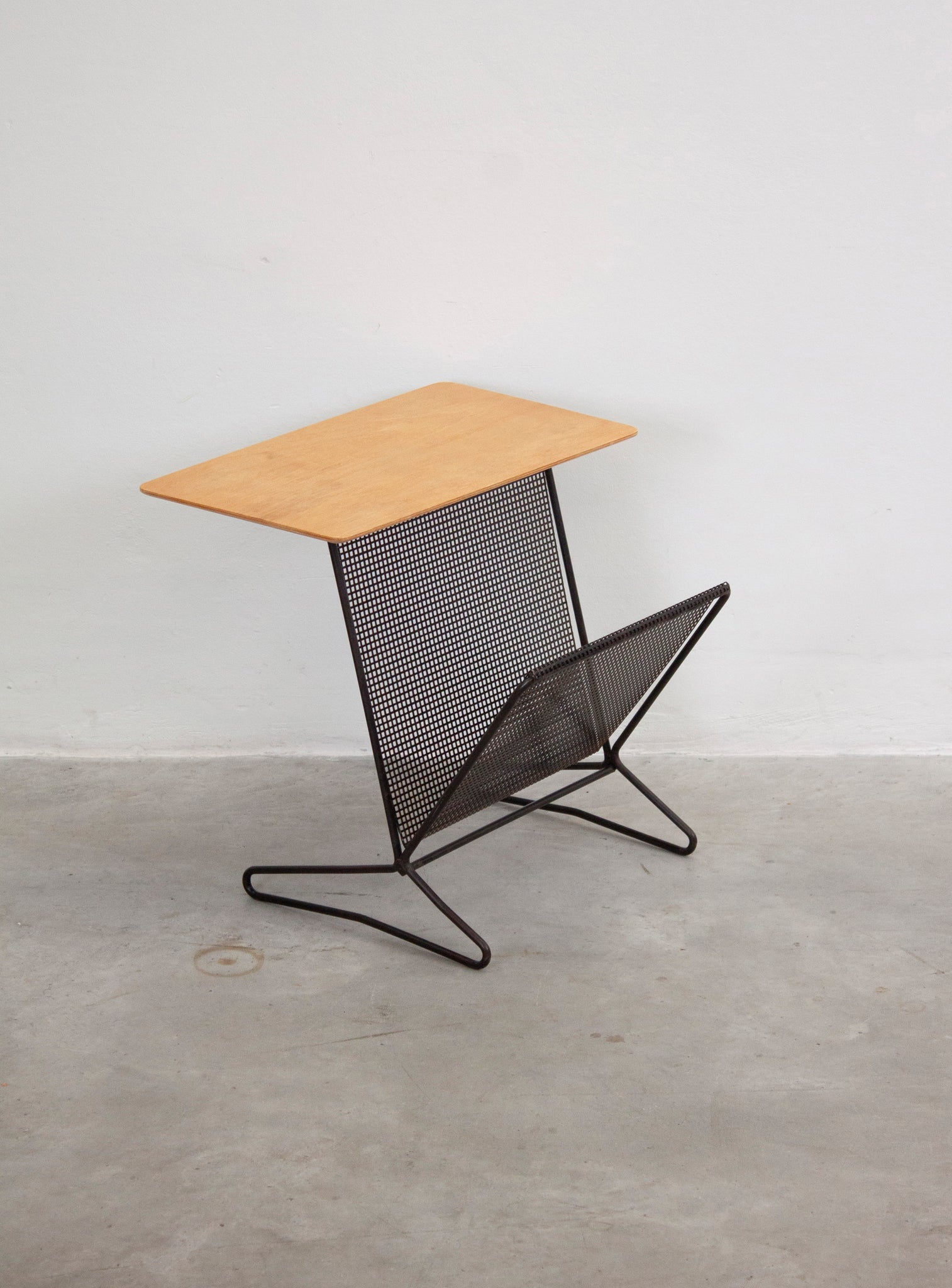 Pastoe TM05 Side Table with Magazine Rack by Cees Braakman