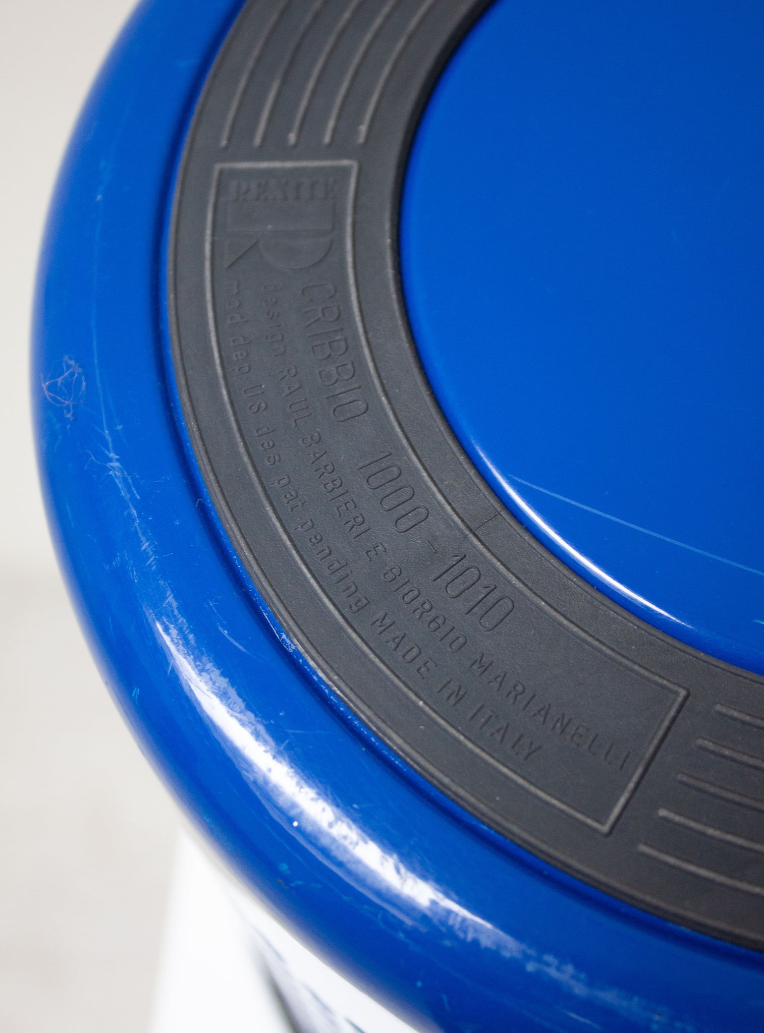 Rexite 1000 Cribbio Waste Basket by Raul Barbieri & Giorgio Marianelli (Blue)