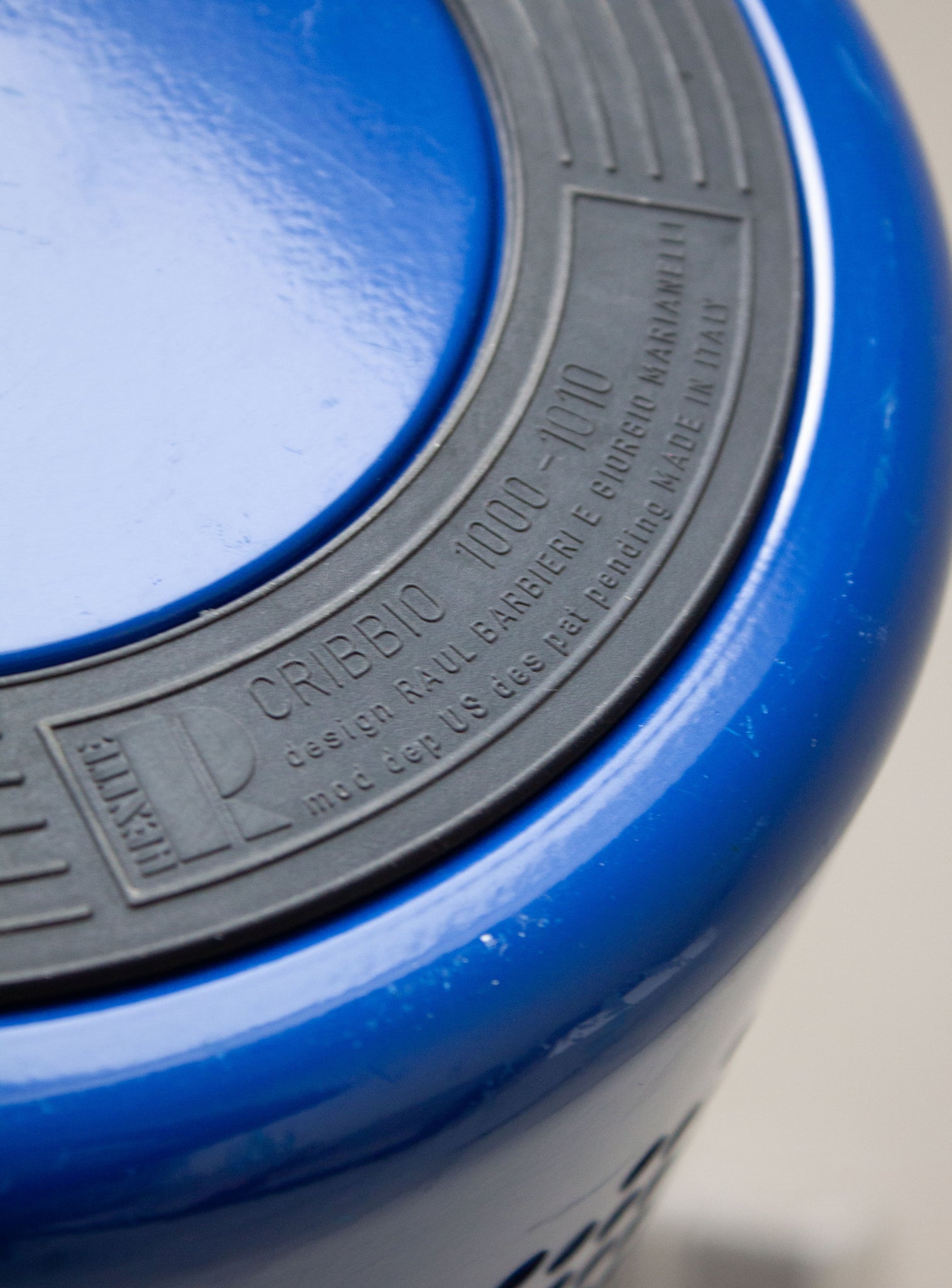 Rexite 1000 Cribbio Waste Basket by Raul Barbieri & Giorgio Marianelli (Blue)