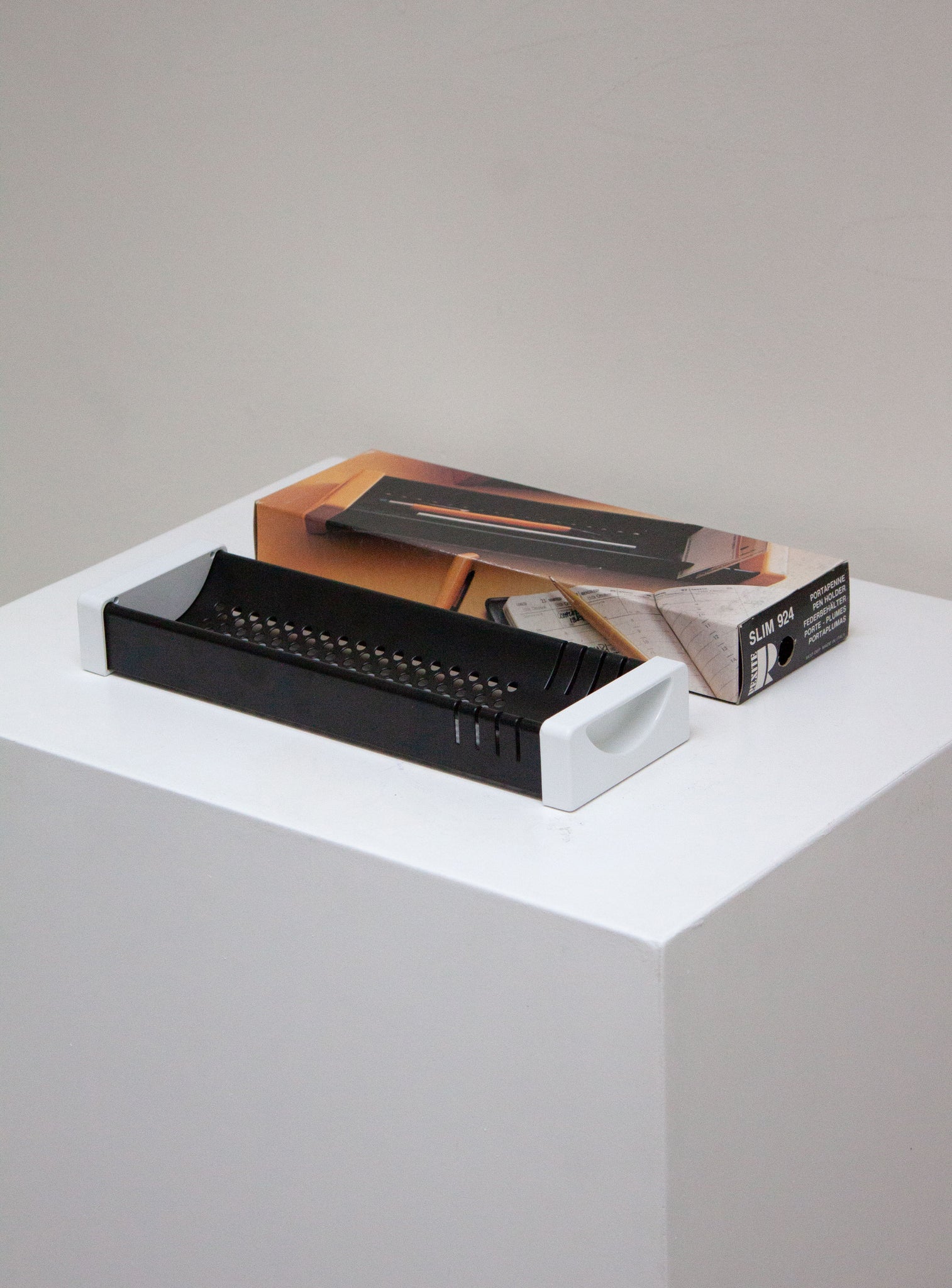Rexite Slim 924 Portapenne Desk Organizer by Raul Barbieri & Giorgio Marianelli (White)