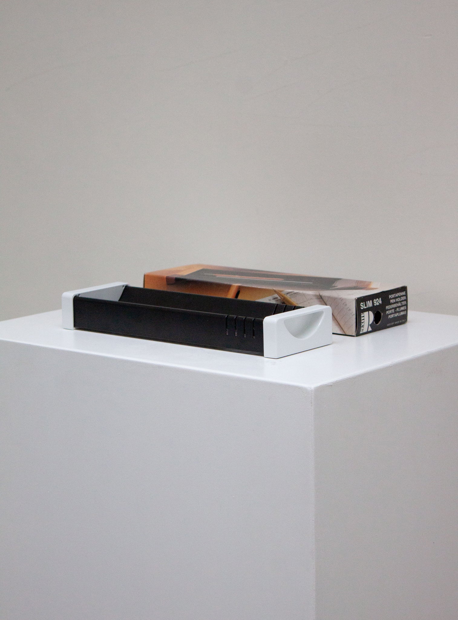 Rexite Slim 924 Portapenne Desk Organizer by Raul Barbieri & Giorgio Marianelli (White)