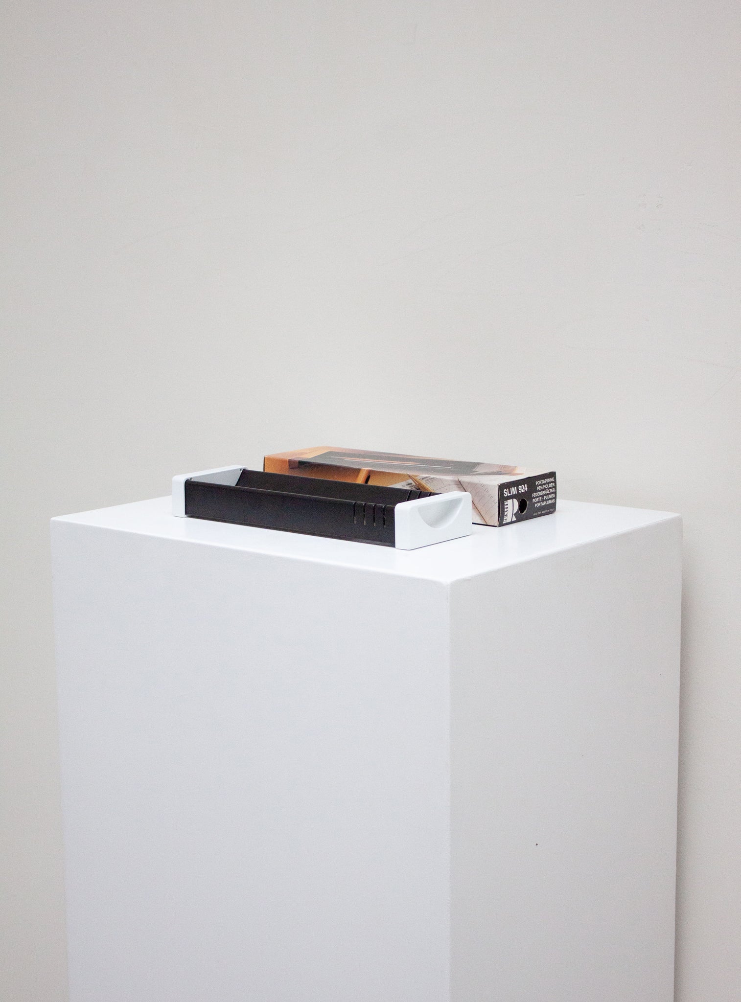 Rexite Slim 924 Portapenne Desk Organizer by Raul Barbieri & Giorgio Marianelli (White)