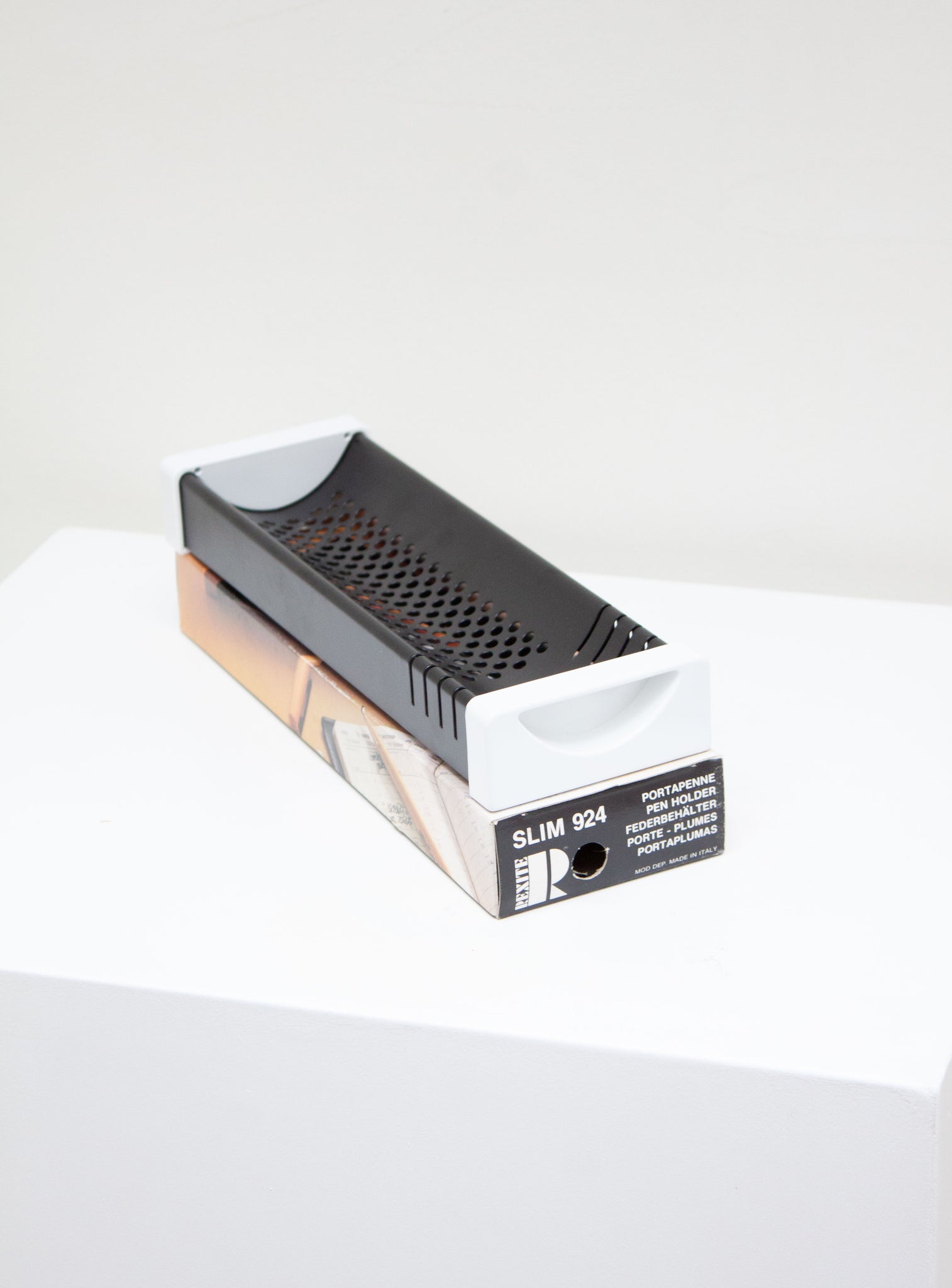 Rexite Slim 924 Portapenne Desk Organizer by Raul Barbieri & Giorgio Marianelli (White)