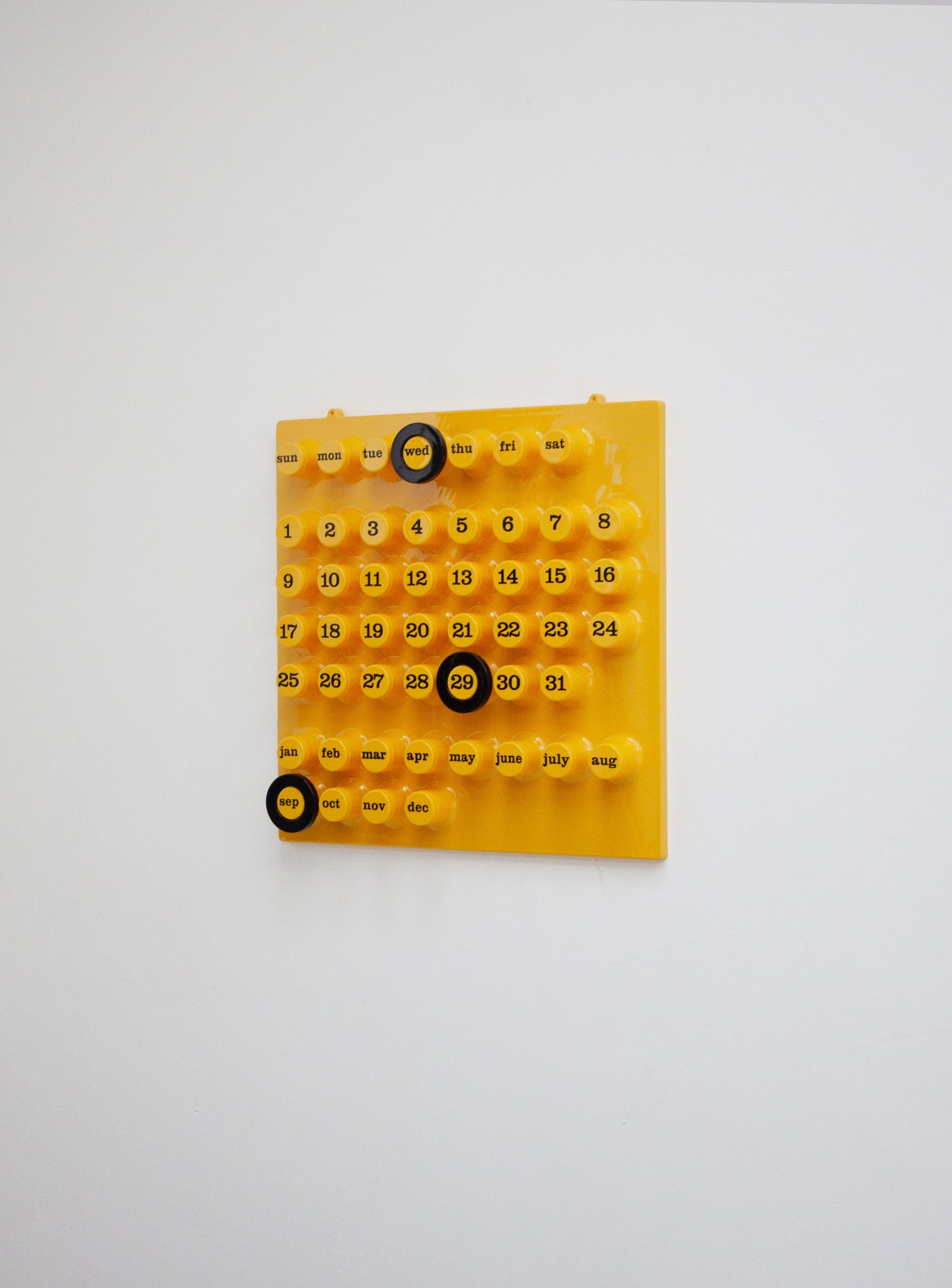 Ring-A-Date Perpetual Calendar by Giorgio Della Beffa (Yellow)