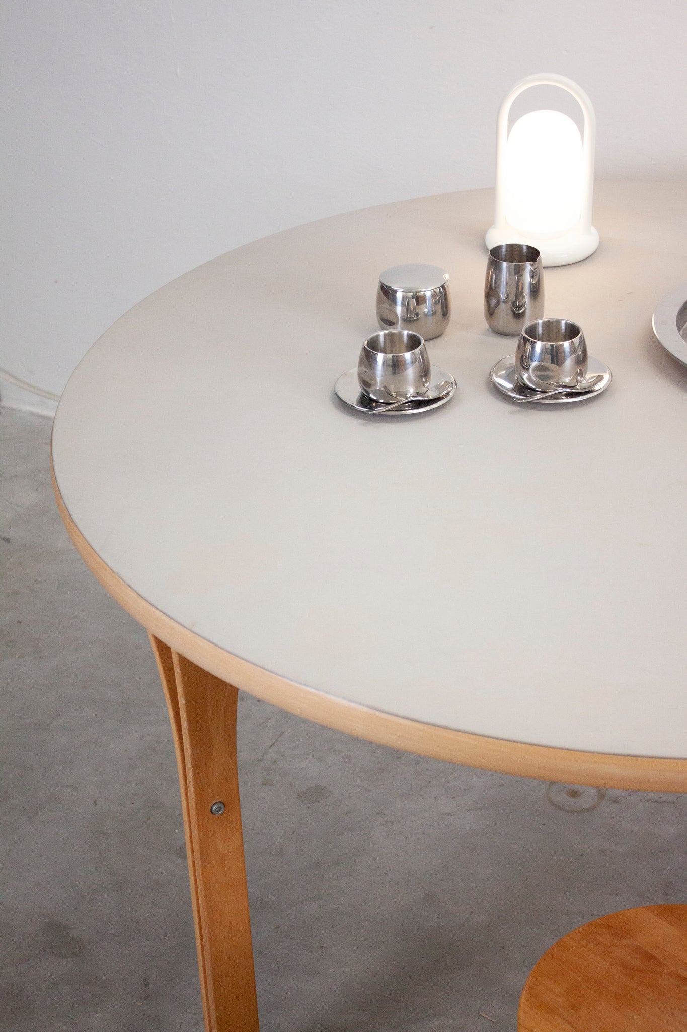 Scandinavian Round Dining Table (Grey)