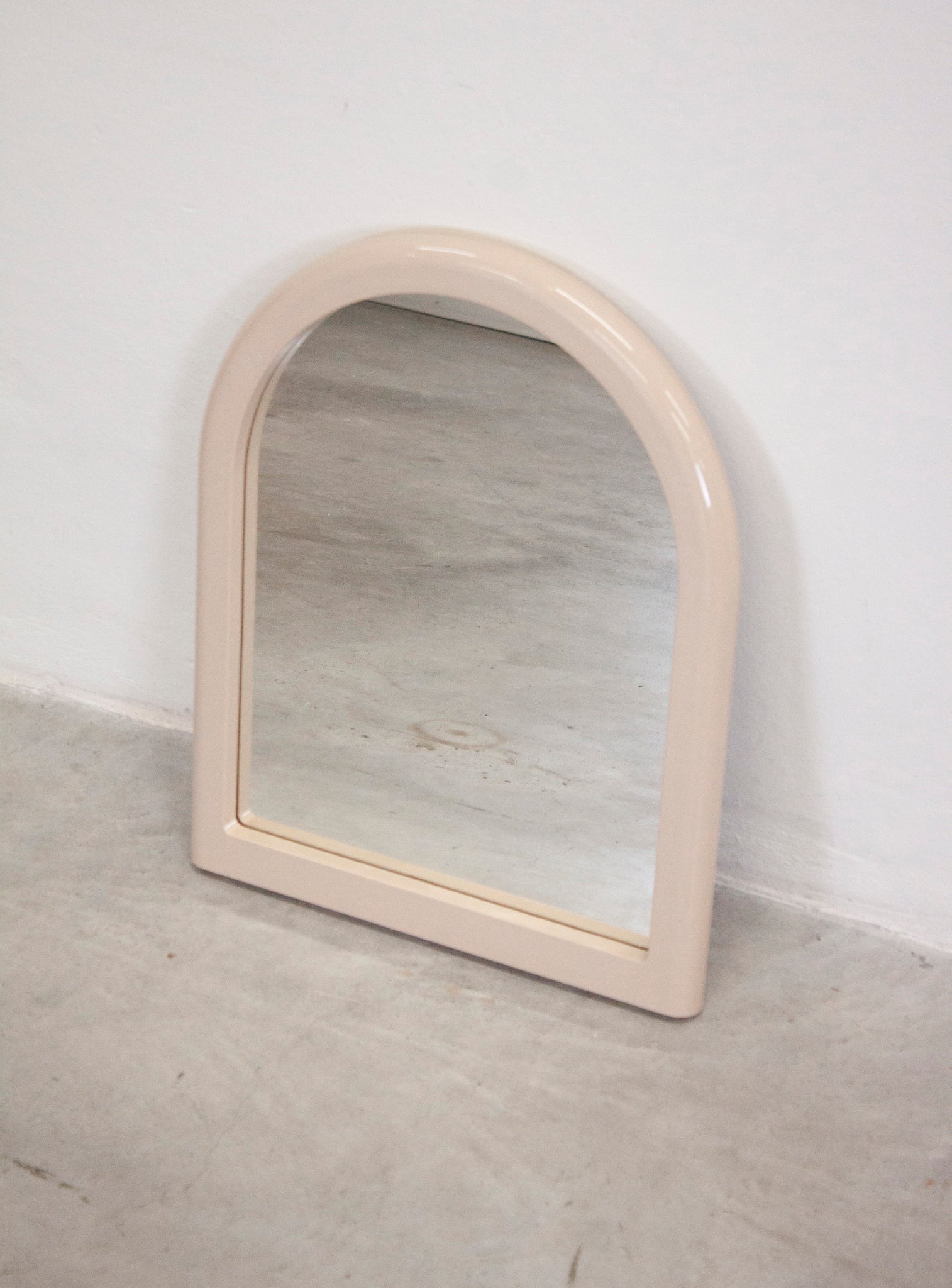 Space Age Arched Wall Mirror (Beige)