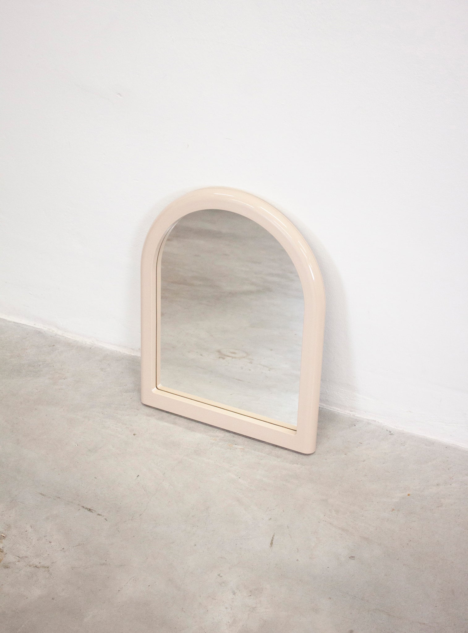 Space Age Arched Wall Mirror (Beige)