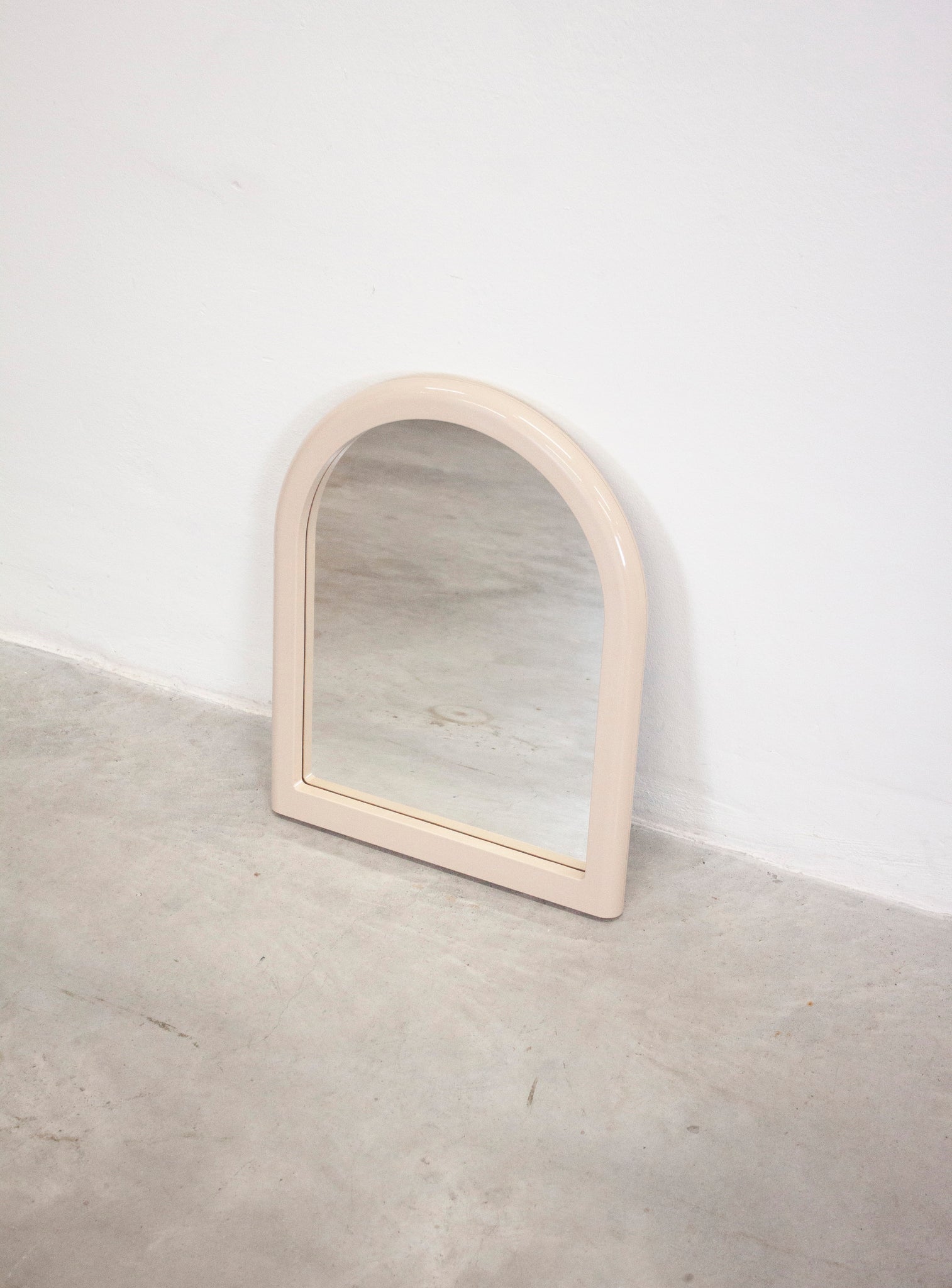 Space Age Arched Wall Mirror (Beige)