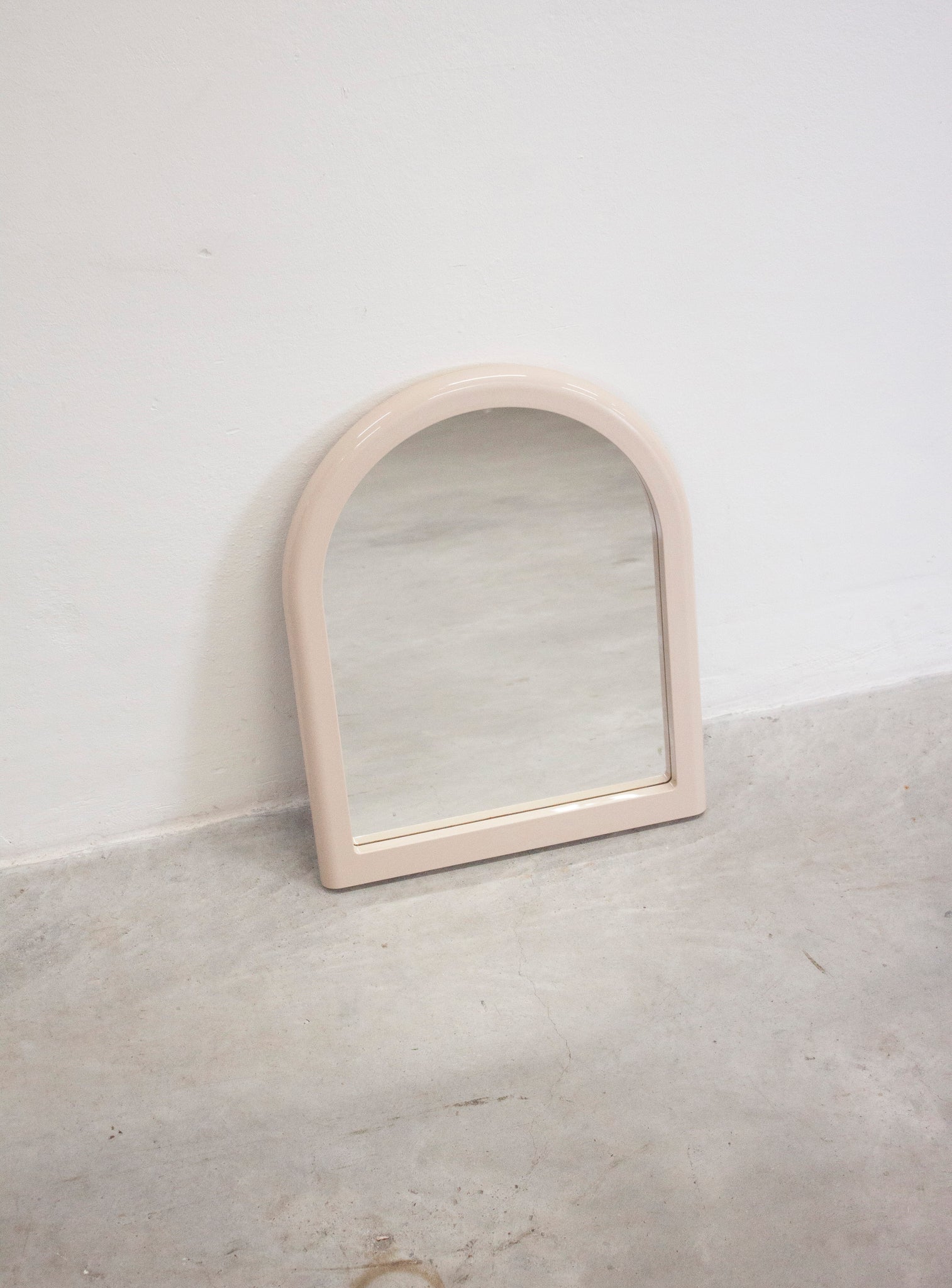 Space Age Arched Wall Mirror (Beige)