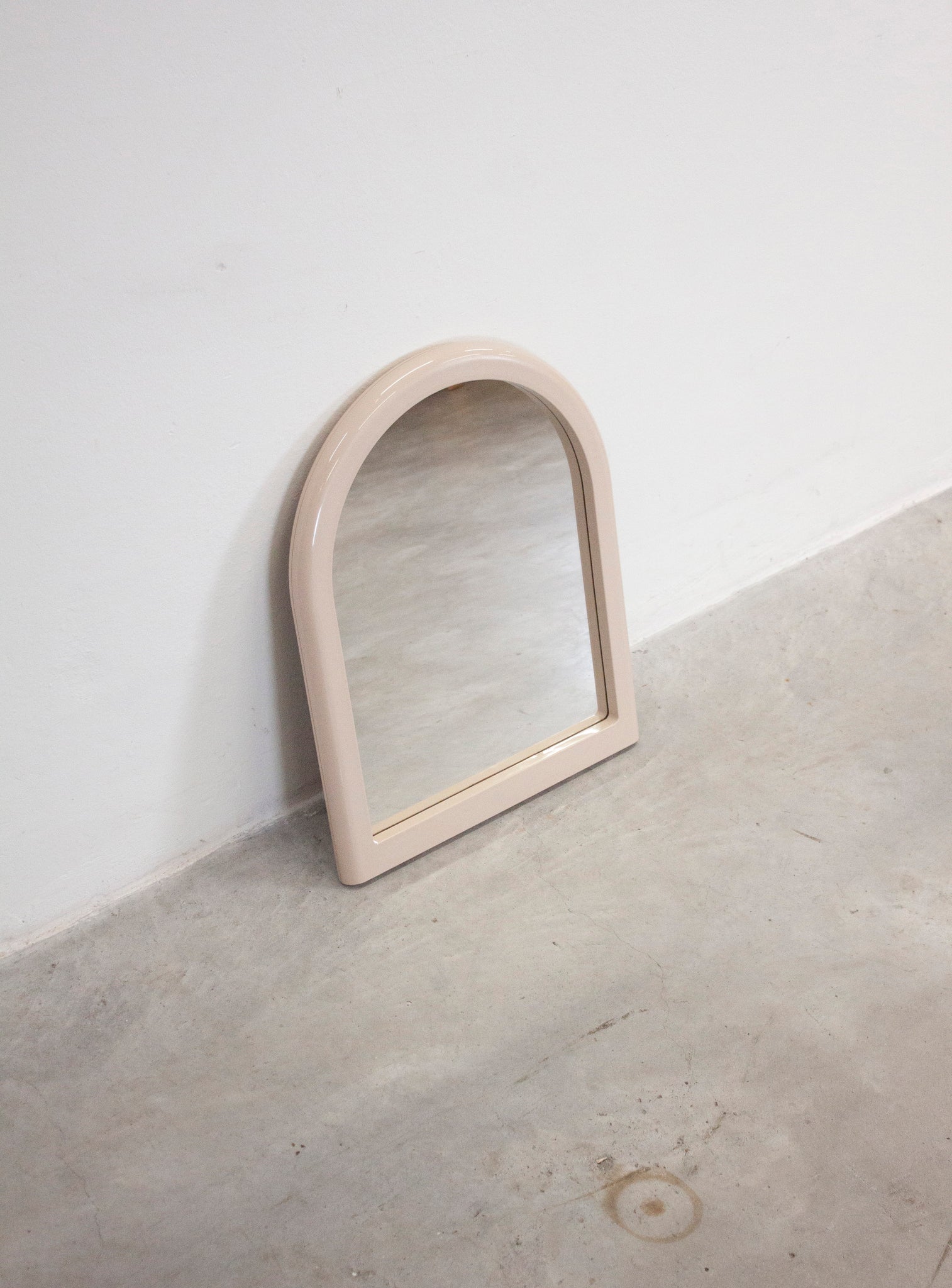 Space Age Arched Wall Mirror (Beige)