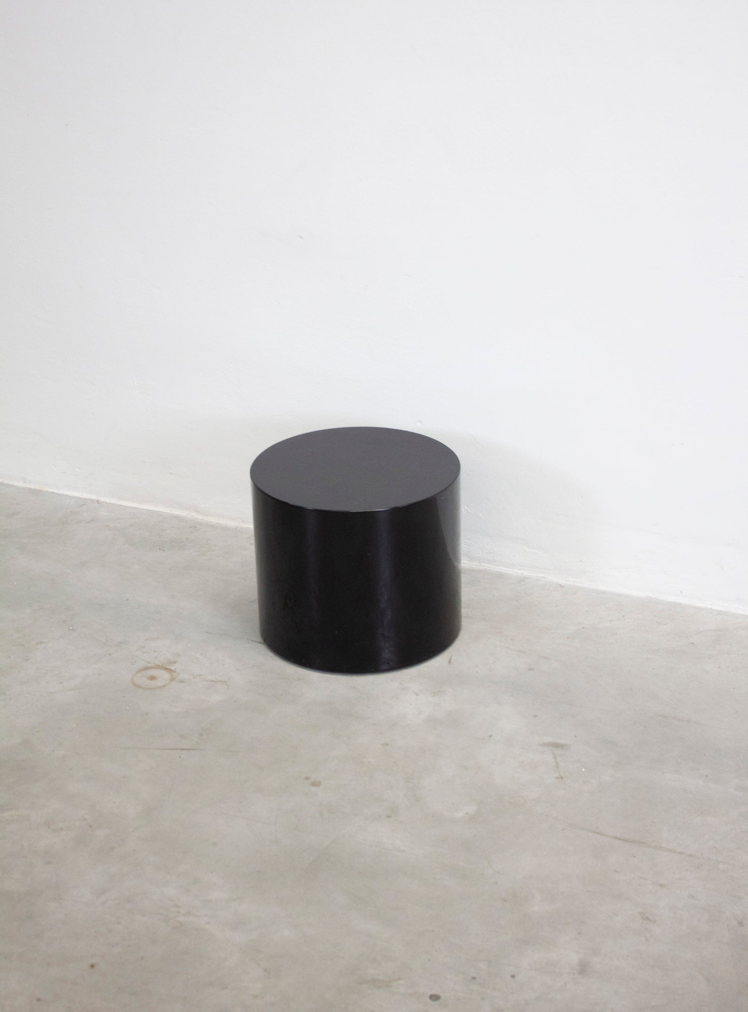 Space Age Round Side Table (Black)