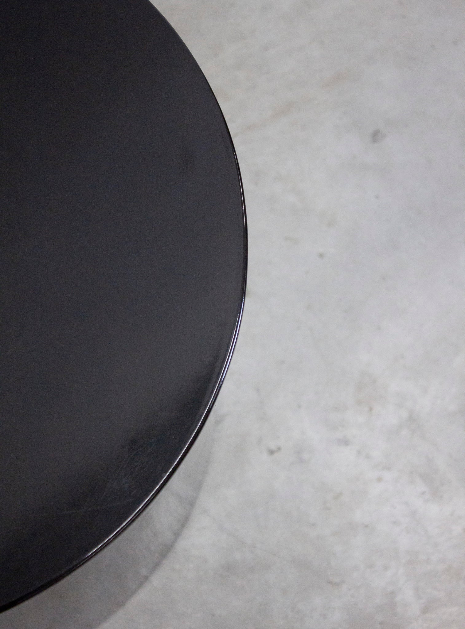 Space Age Round Side Table (Black)