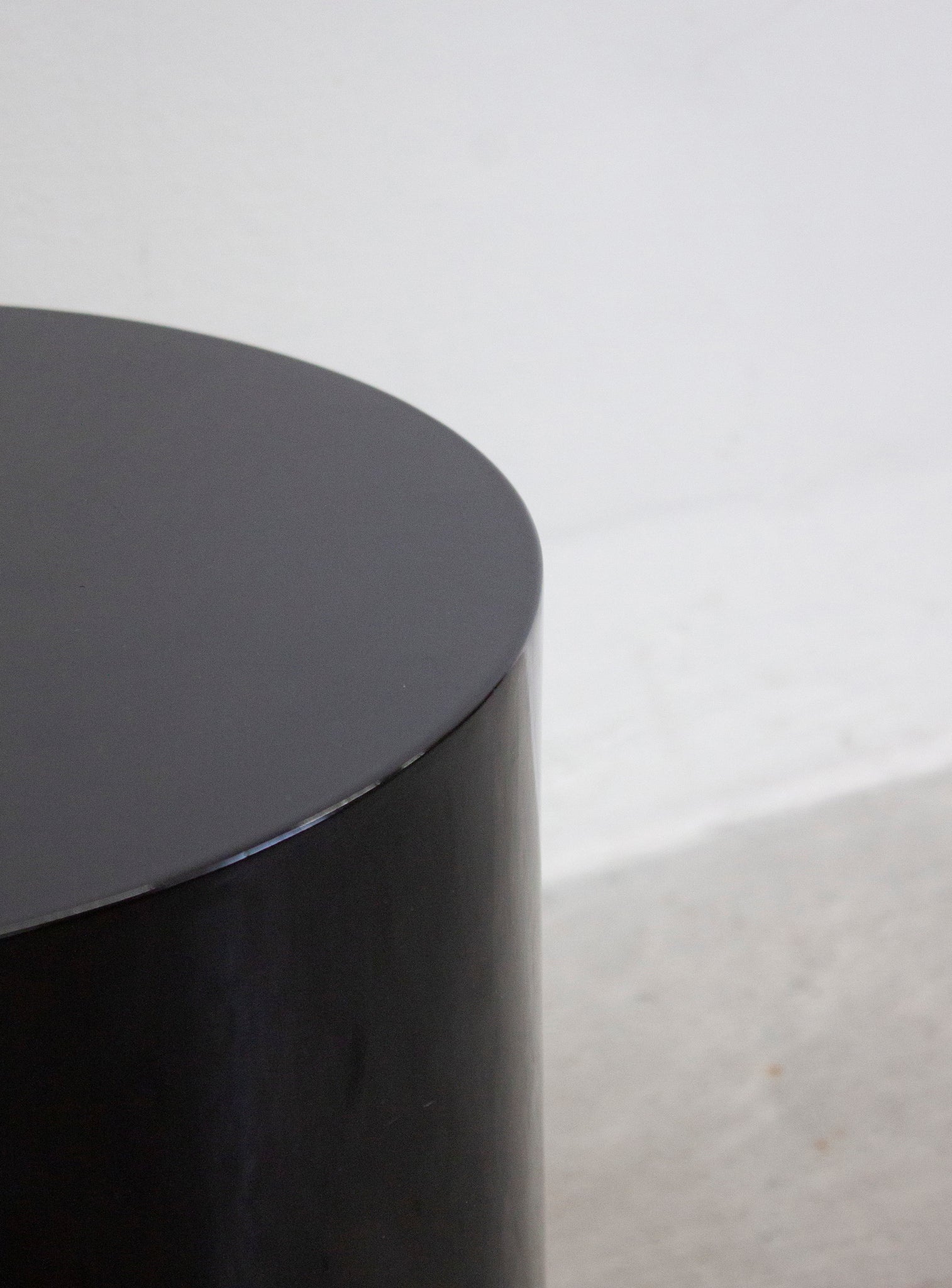 Space Age Round Side Table (Black)