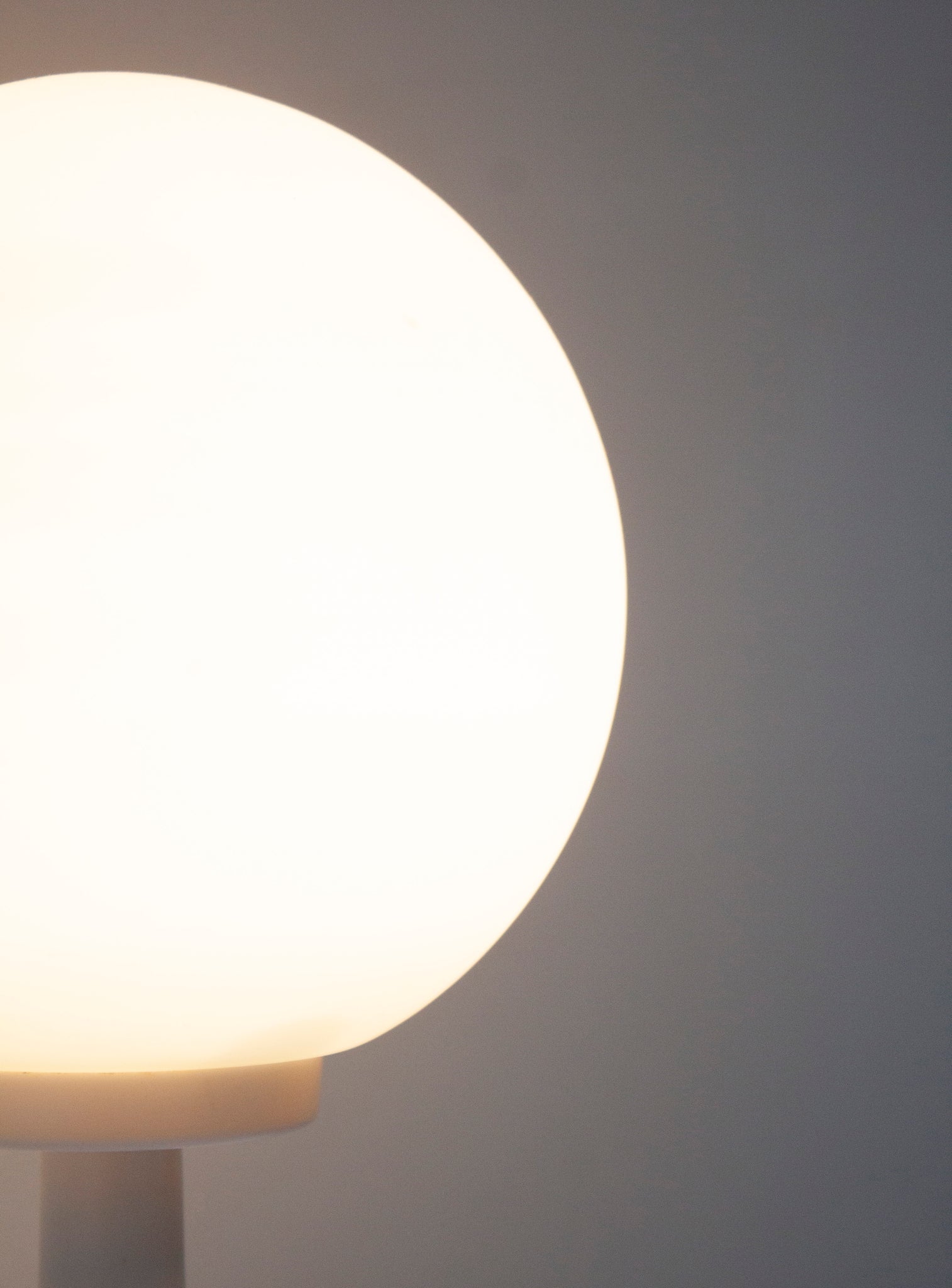 Space Age Sphere Desk Lamp (White)