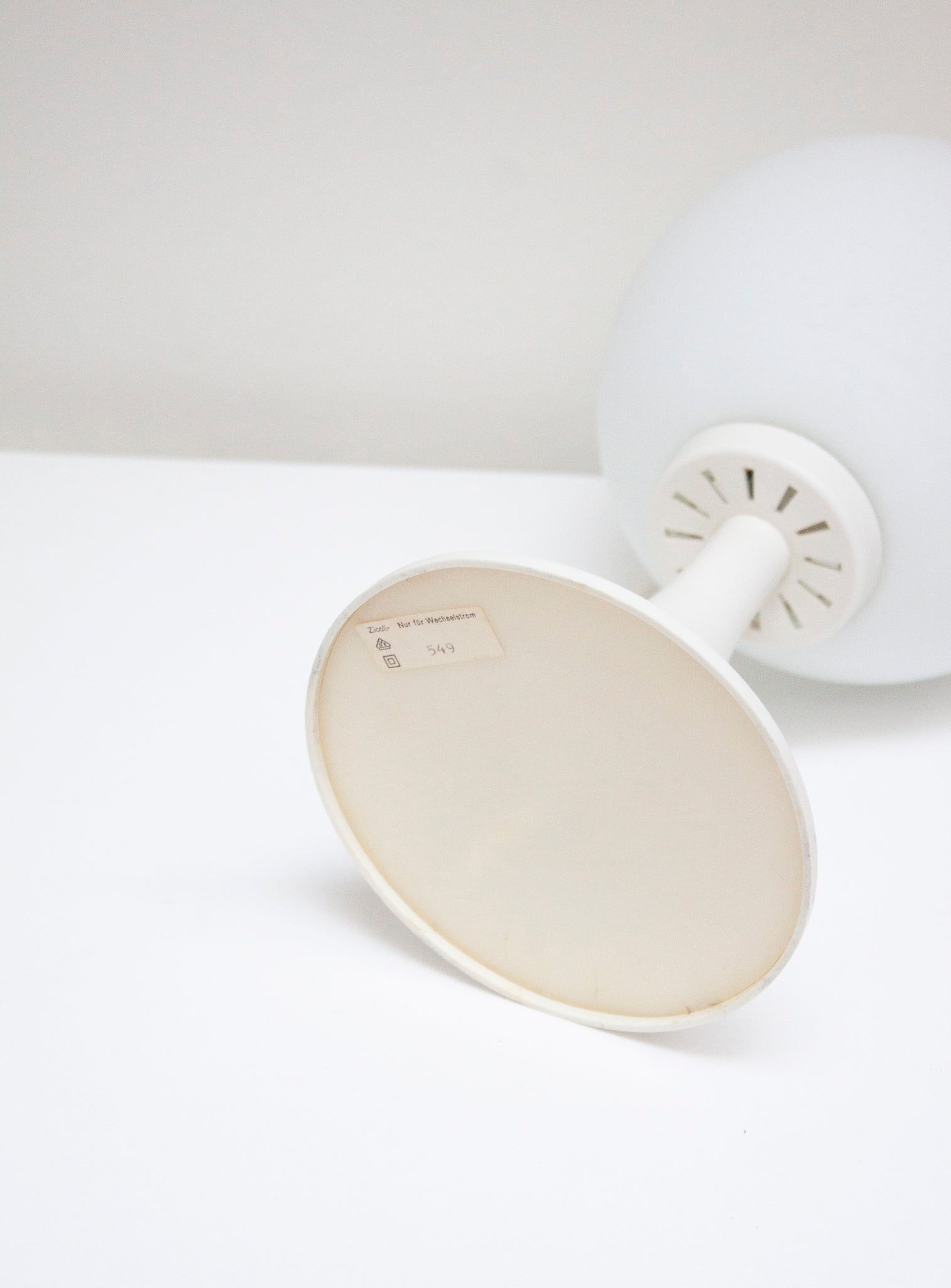 Space Age Sphere Desk Lamp (White)