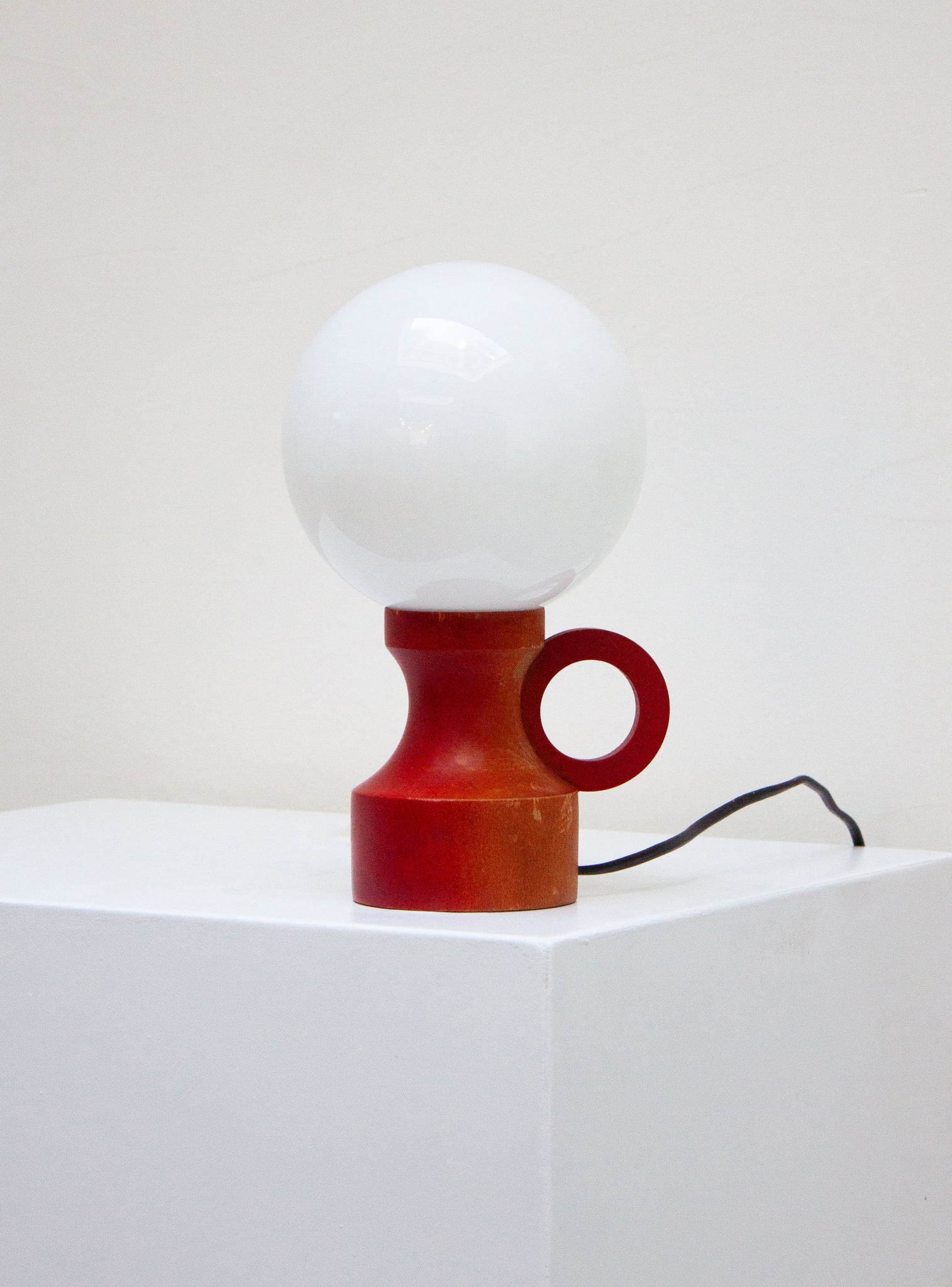 Sphere Desk Lamp (Red)