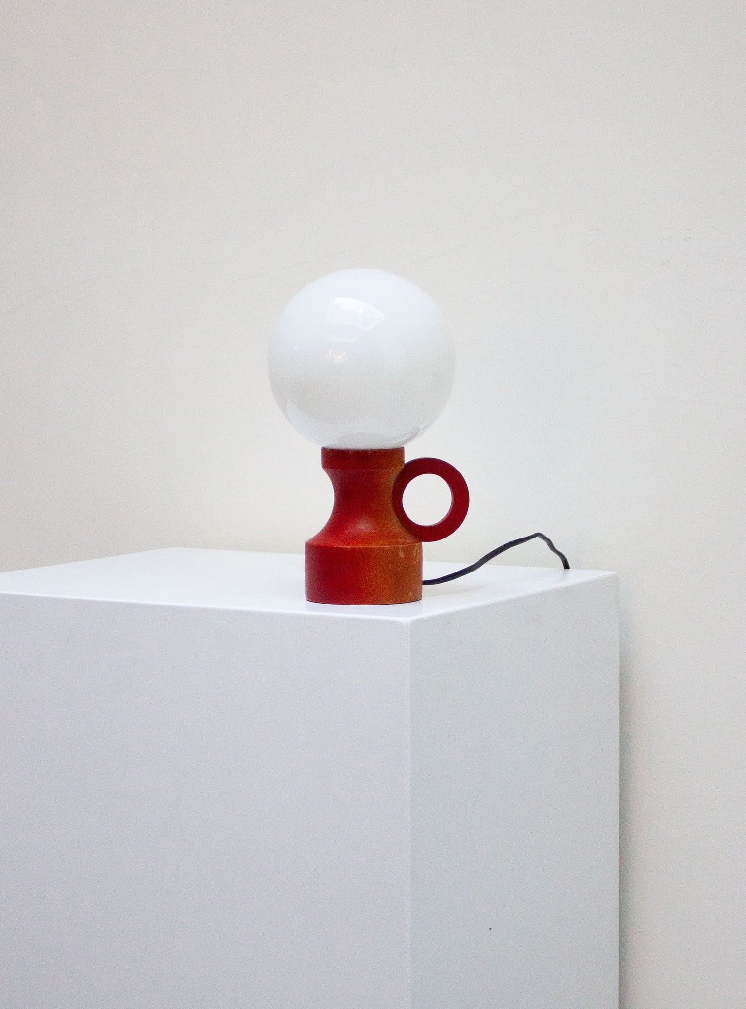 Sphere Desk Lamp (Red)