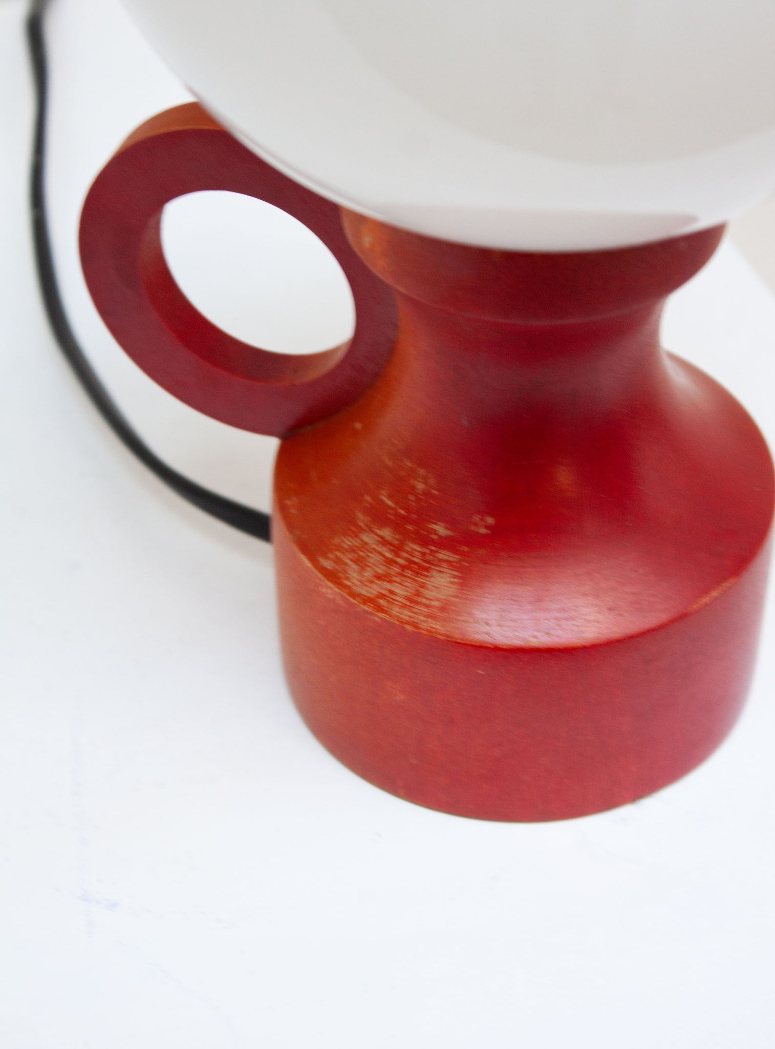 Sphere Desk Lamp (Red)