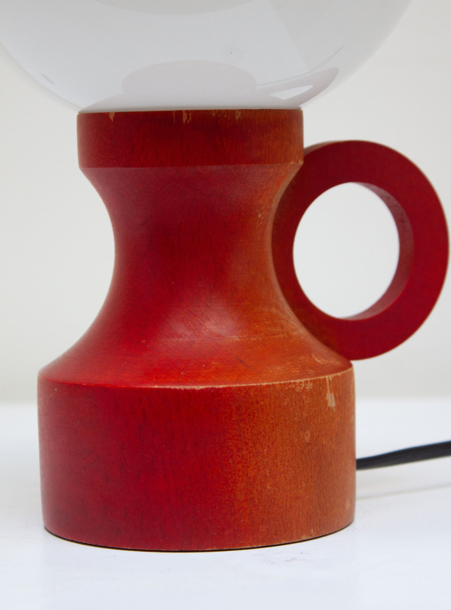 Sphere Desk Lamp (Red)