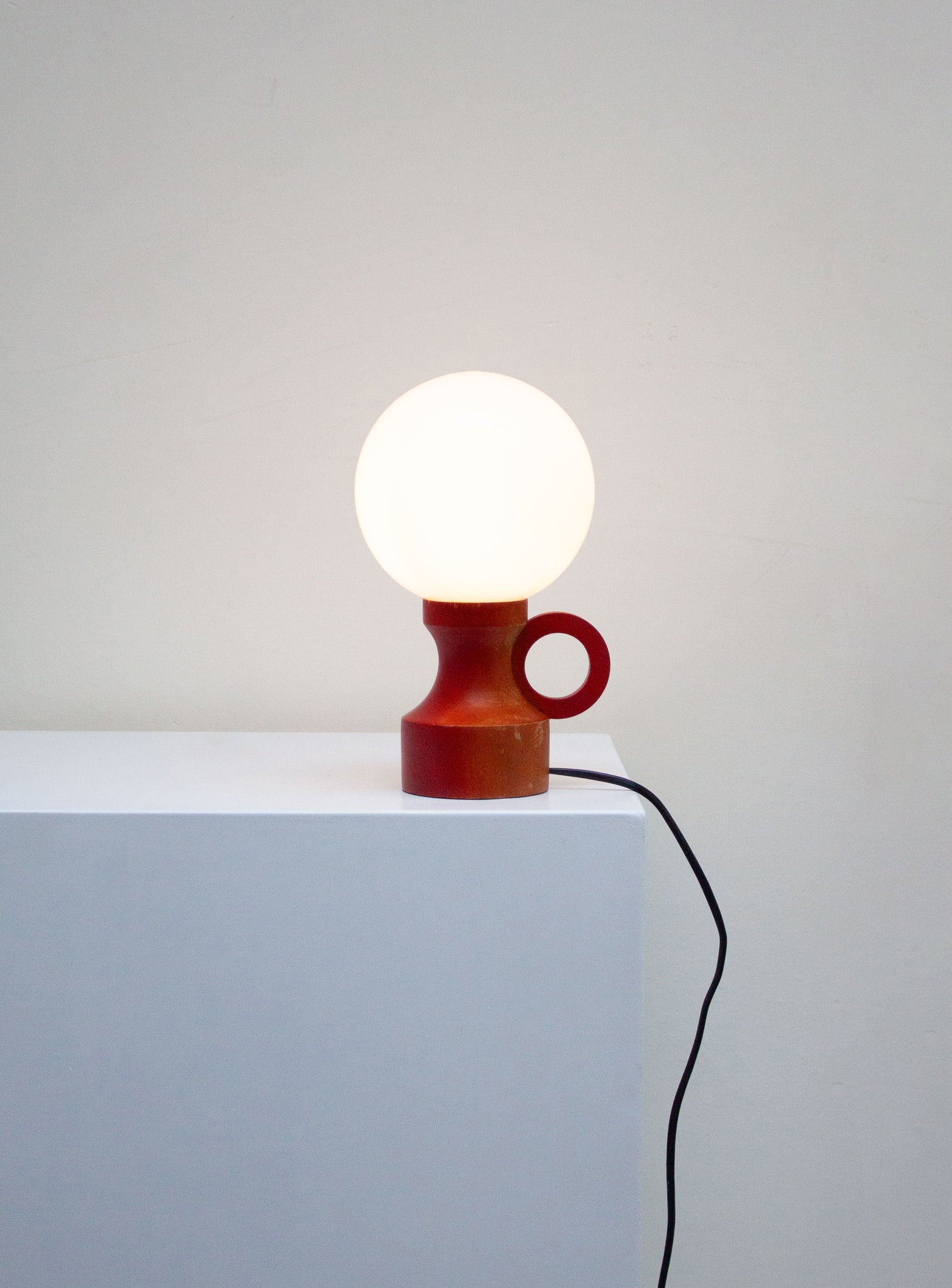 Sphere Desk Lamp (Red)