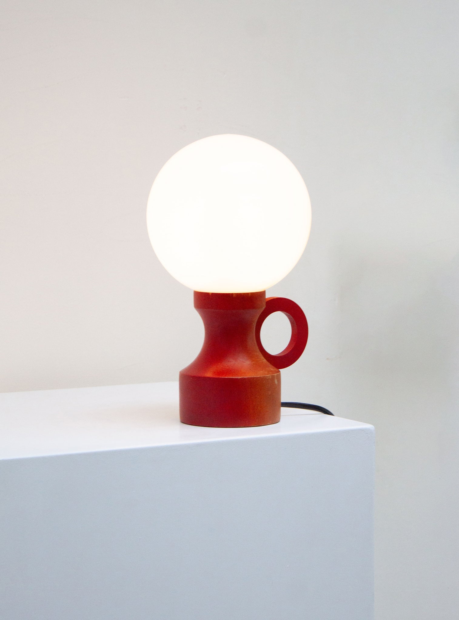 Sphere Desk Lamp (Red)