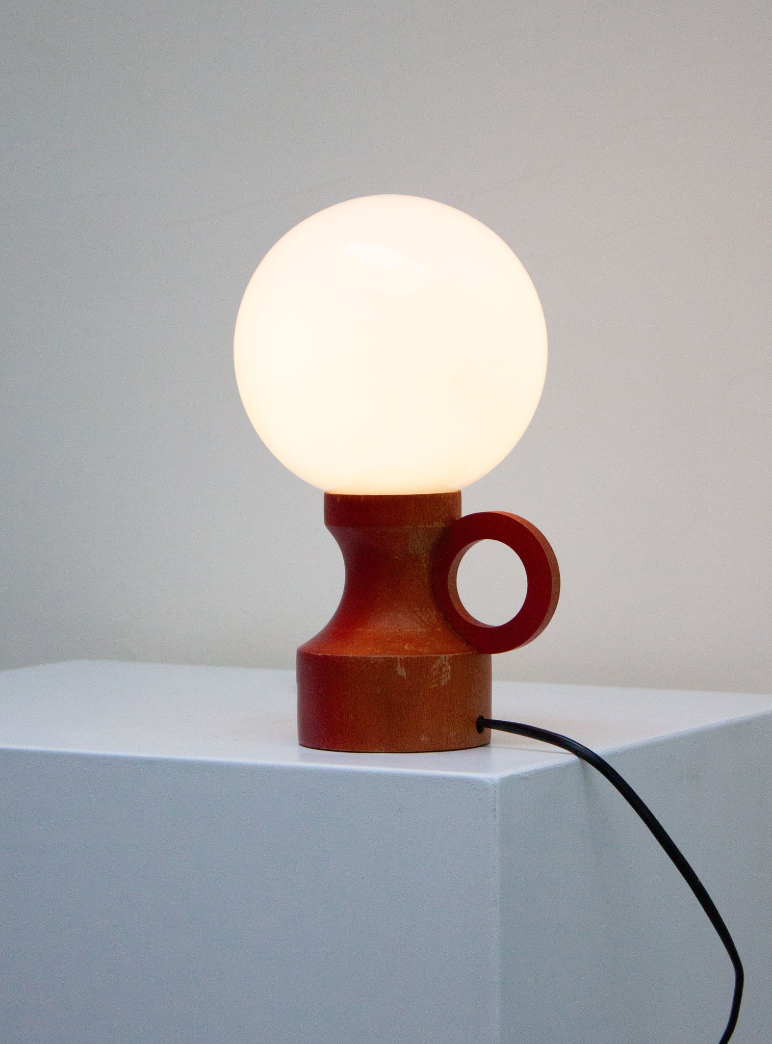 Sphere Desk Lamp (Red)