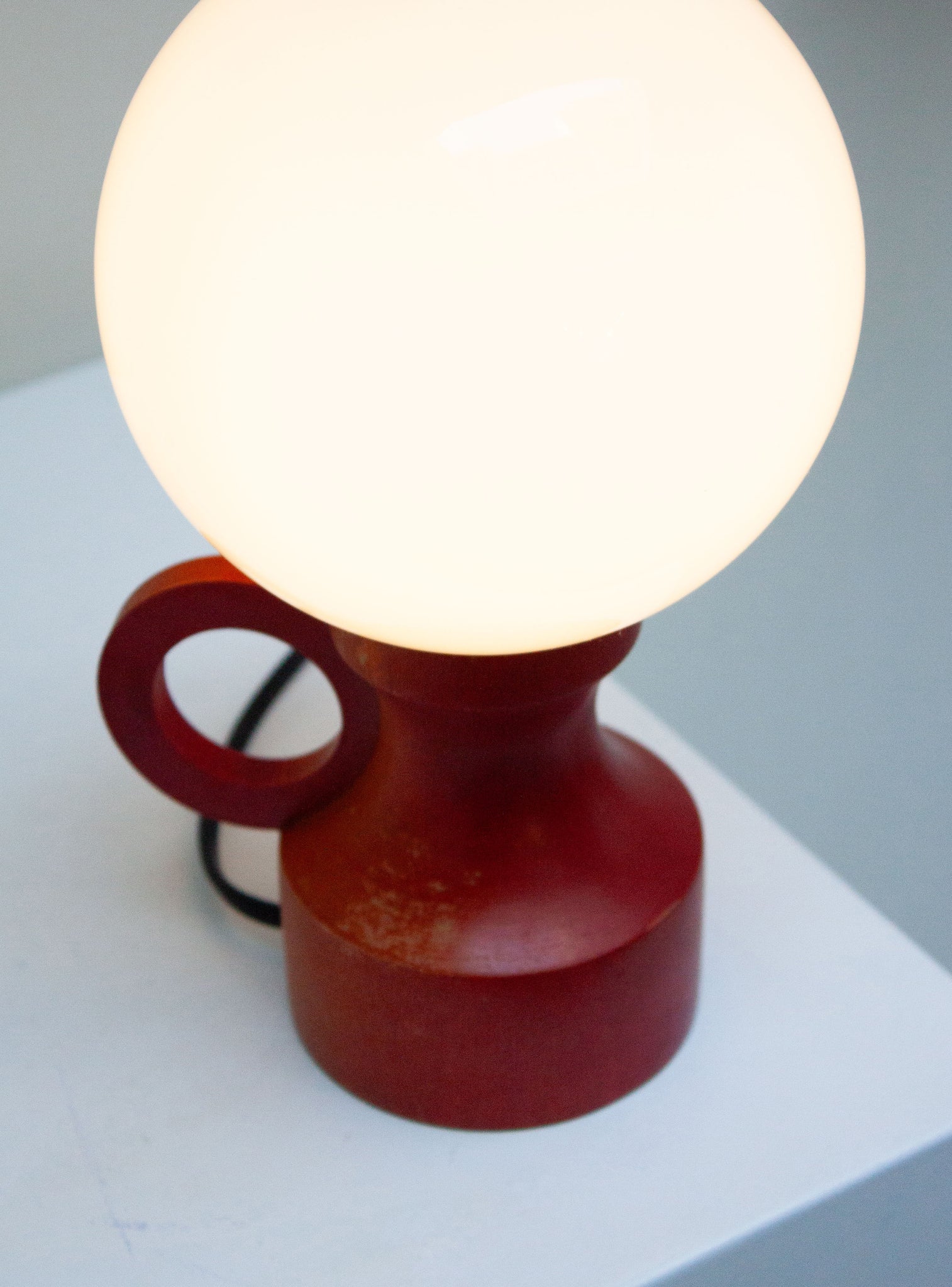 Sphere Desk Lamp (Red)