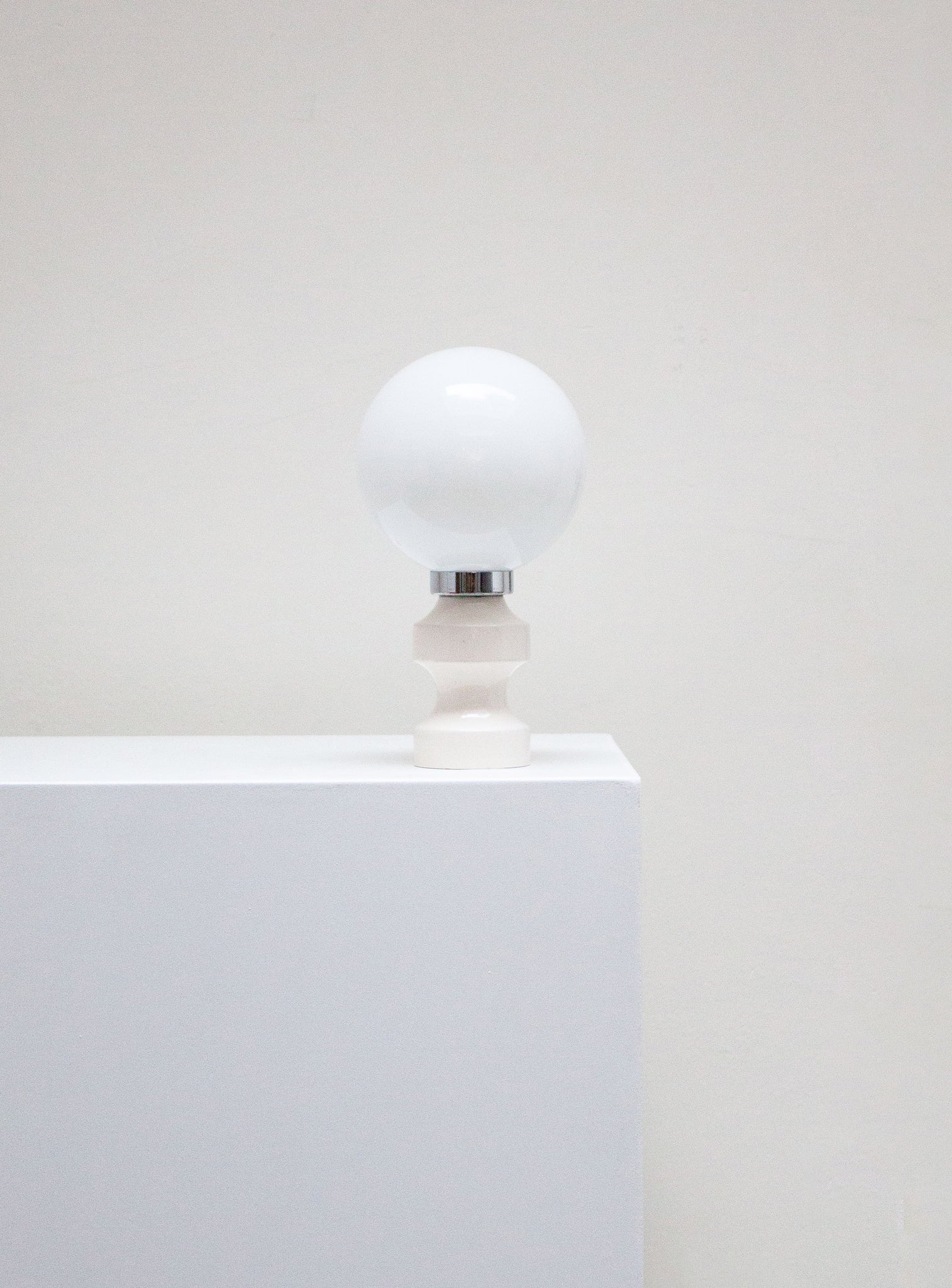 Sphere Desk Lamp (White)