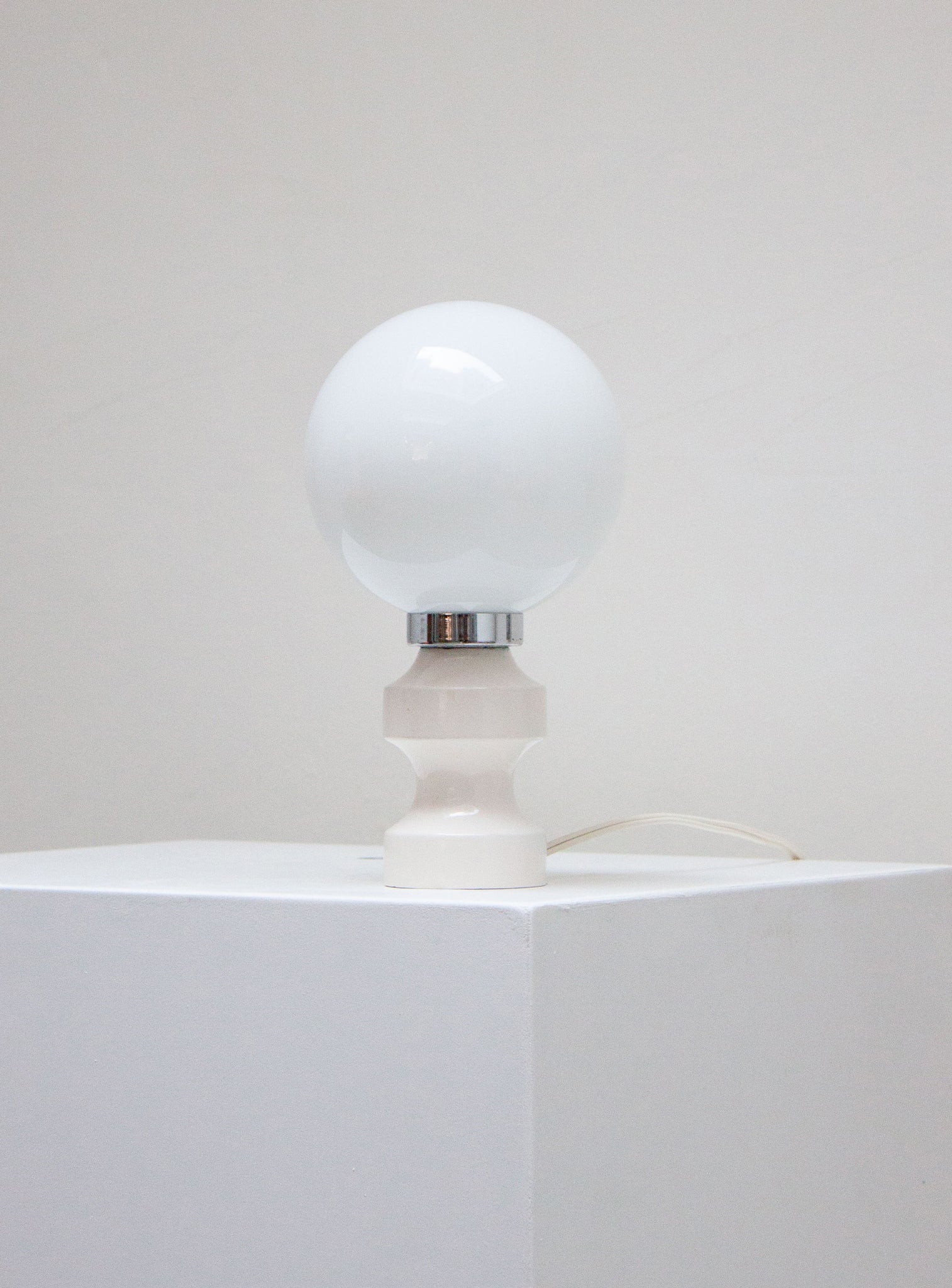 Sphere Desk Lamp (White)