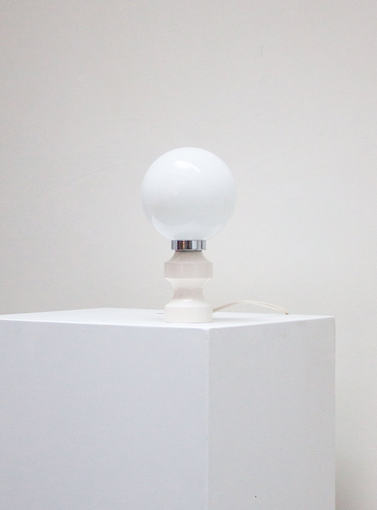 Sphere Desk Lamp (White)