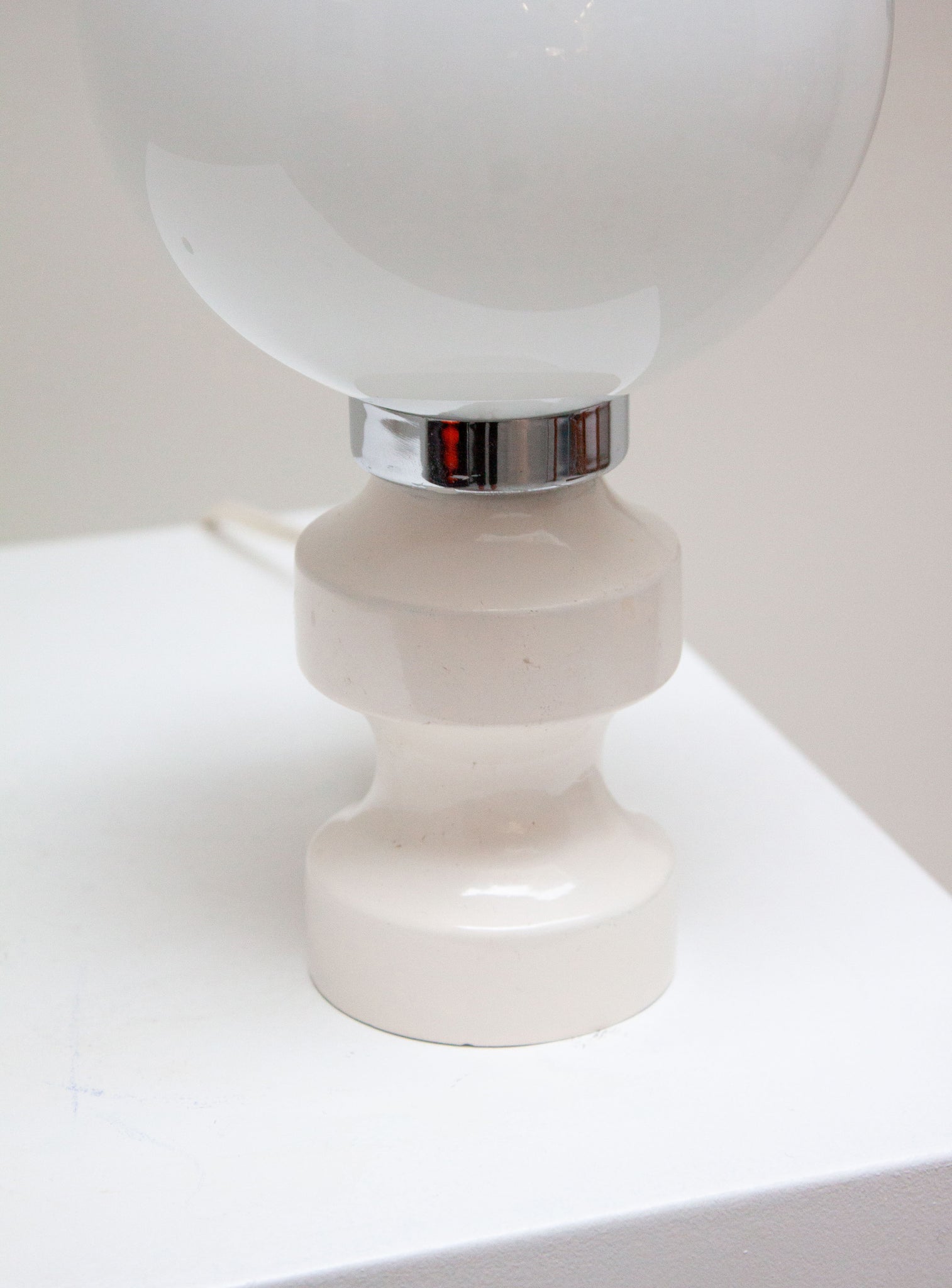 Sphere Desk Lamp (White)