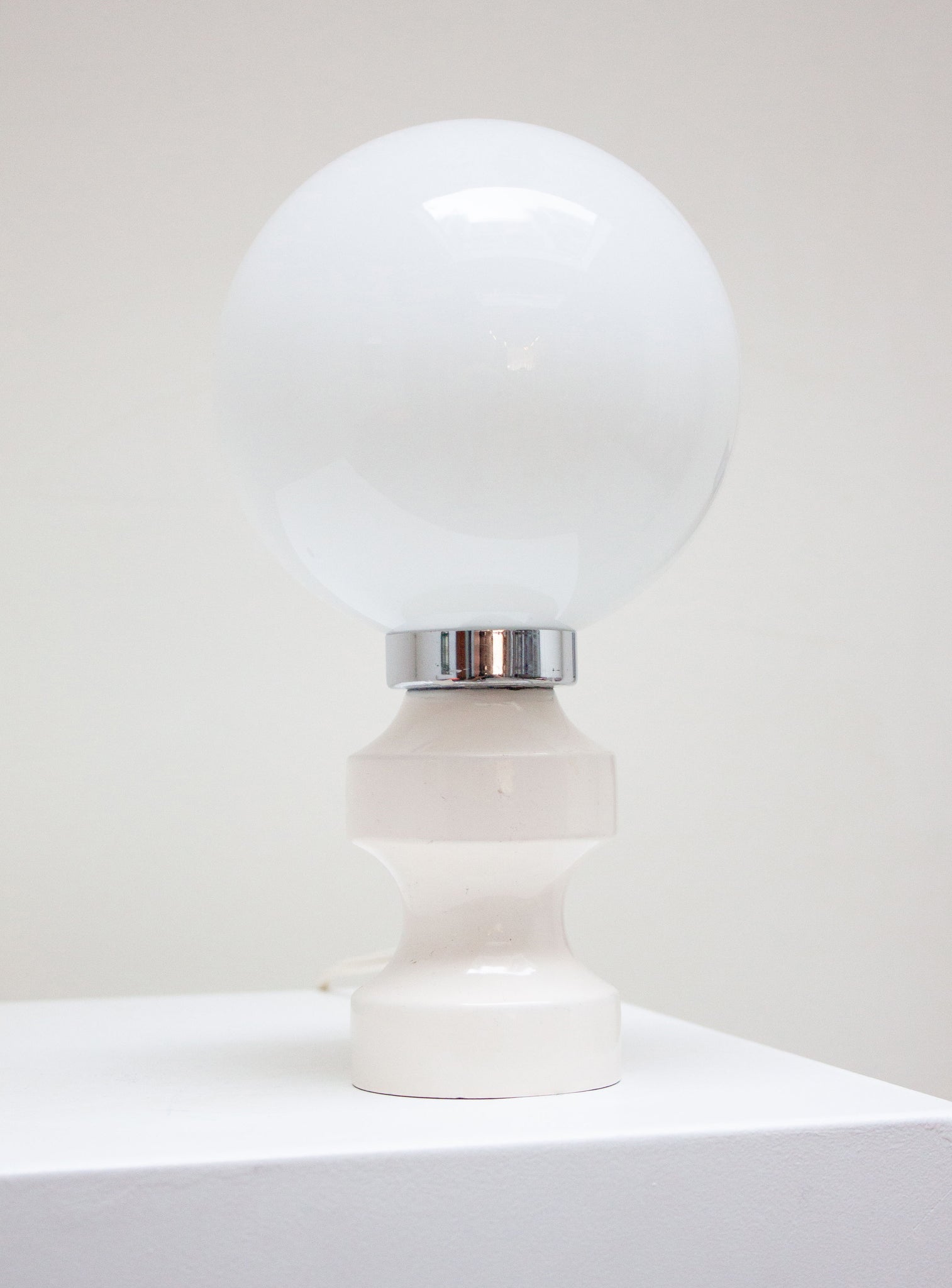 Sphere Desk Lamp (White)