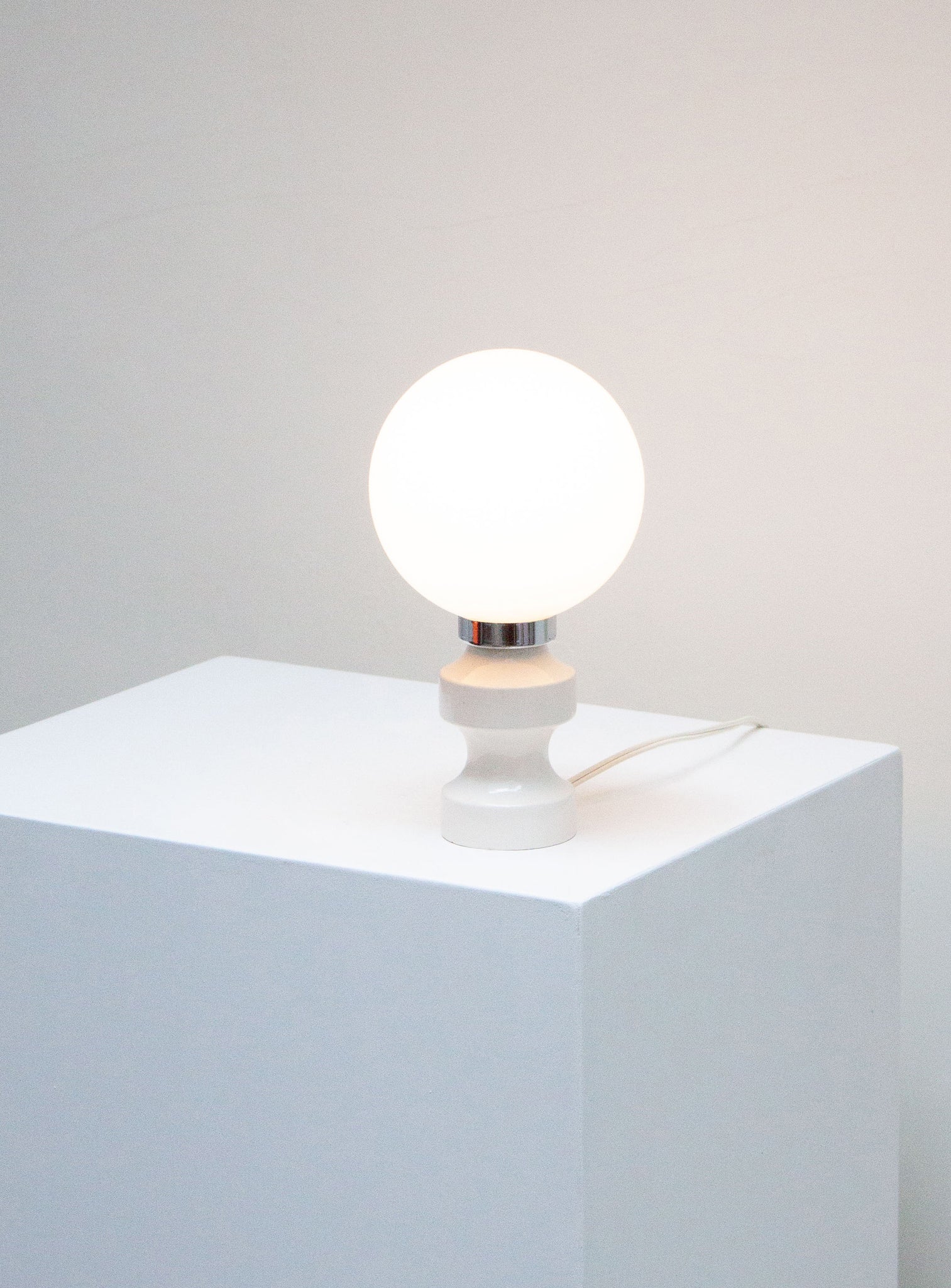 Sphere Desk Lamp (White)