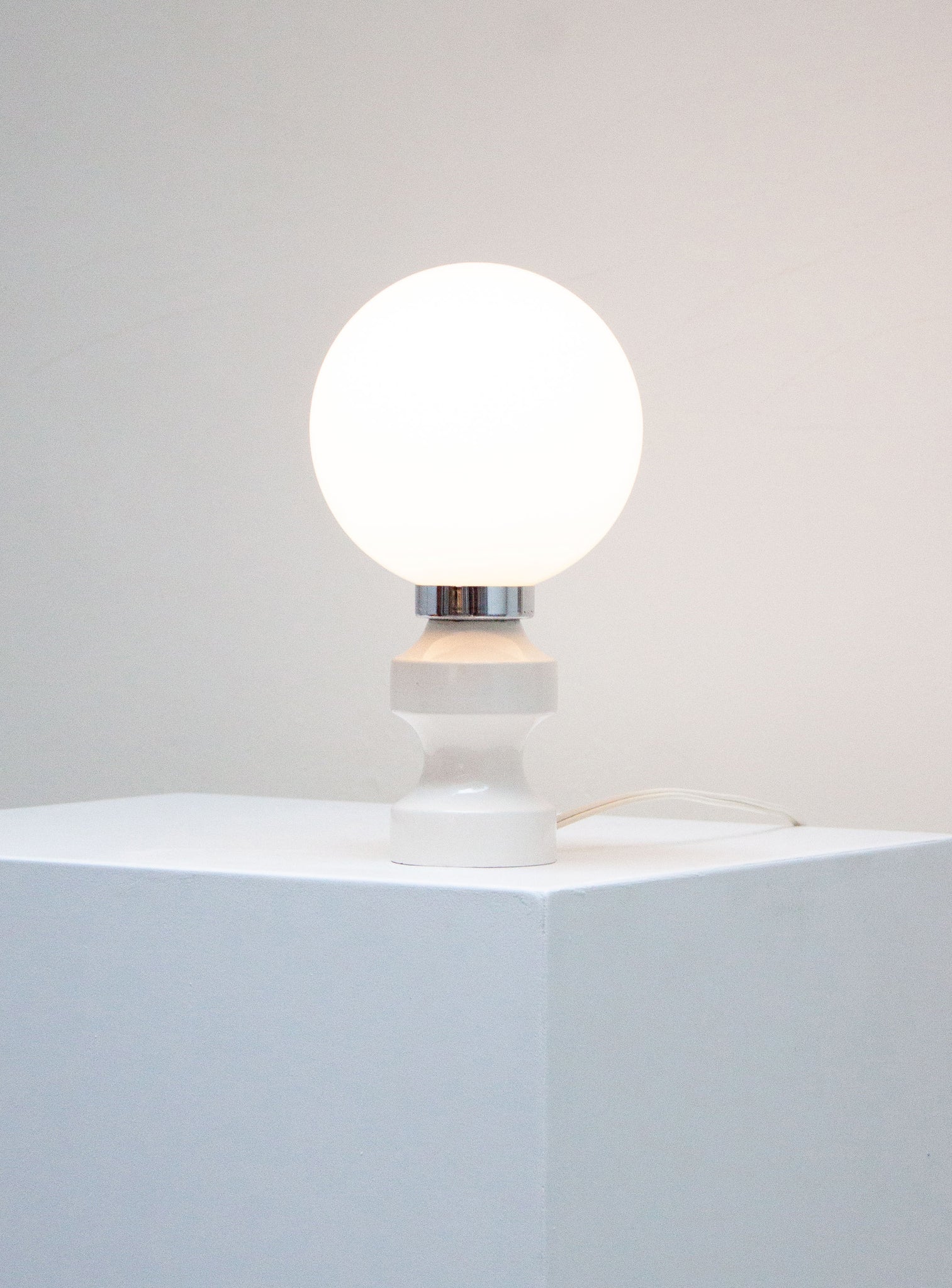 Sphere Desk Lamp (White)