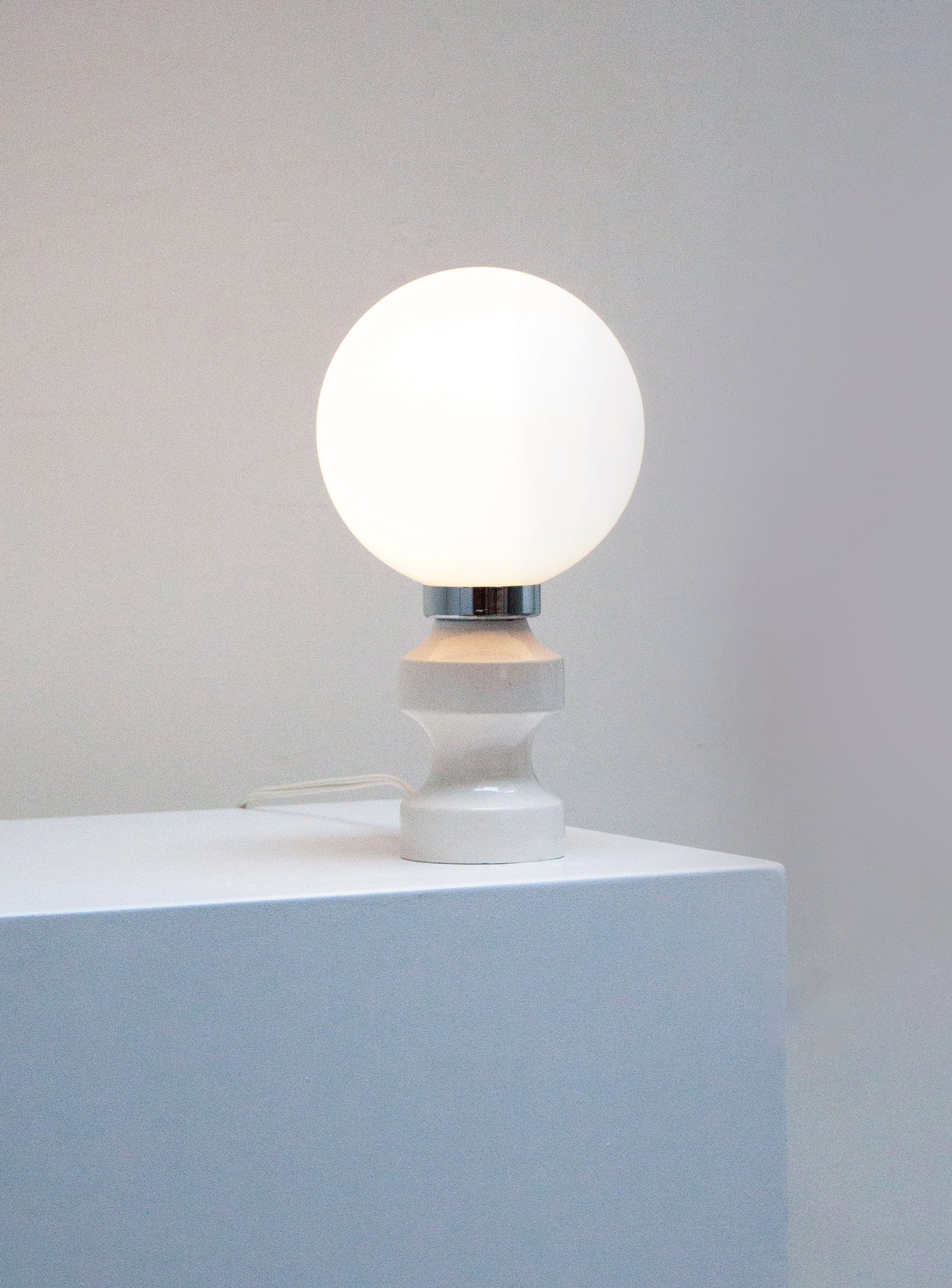 Sphere Desk Lamp (White)