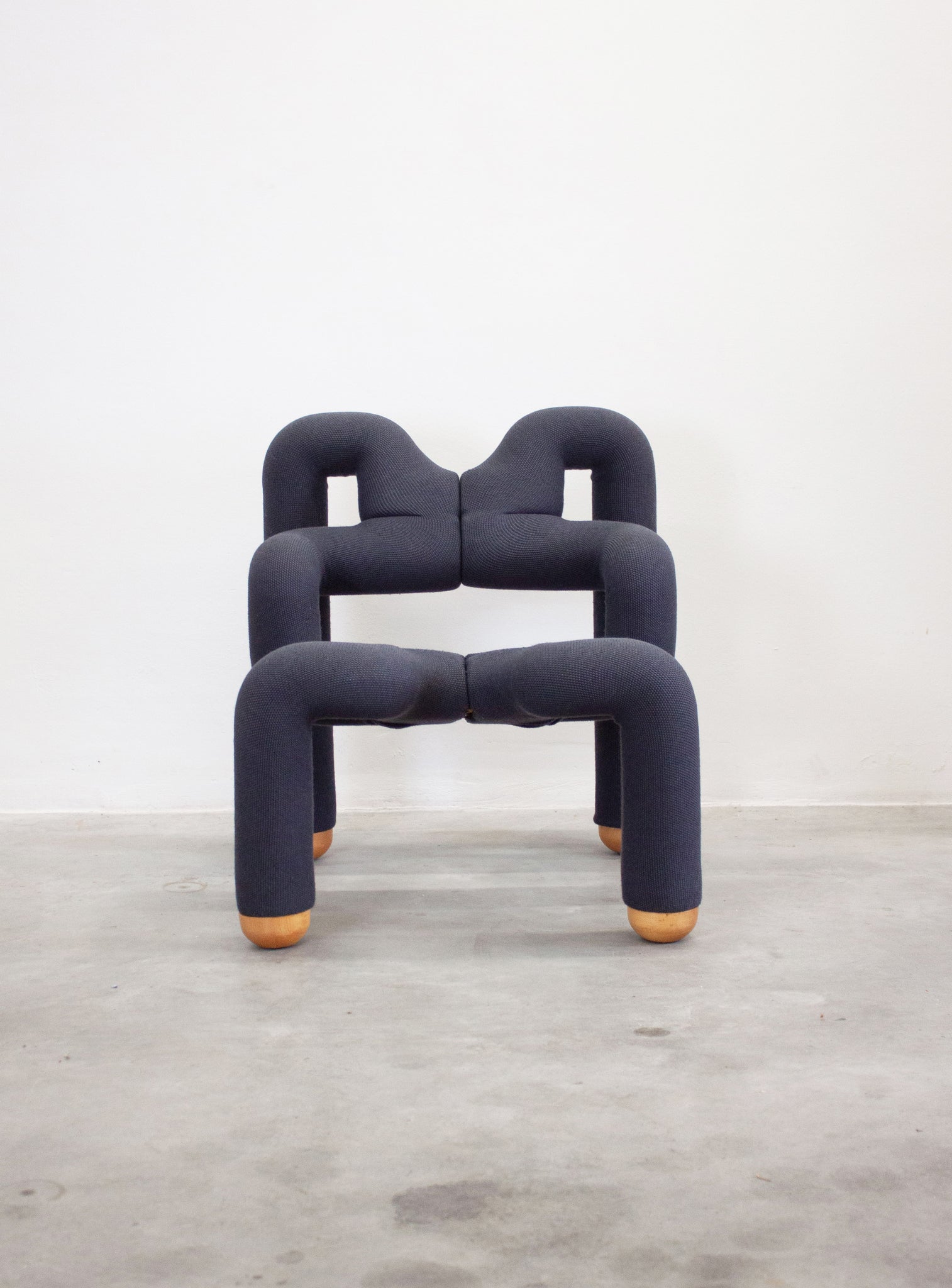 Varier Ekstrem Lounge Chair by Terje Ekstrøm (Dark Blue Grey)