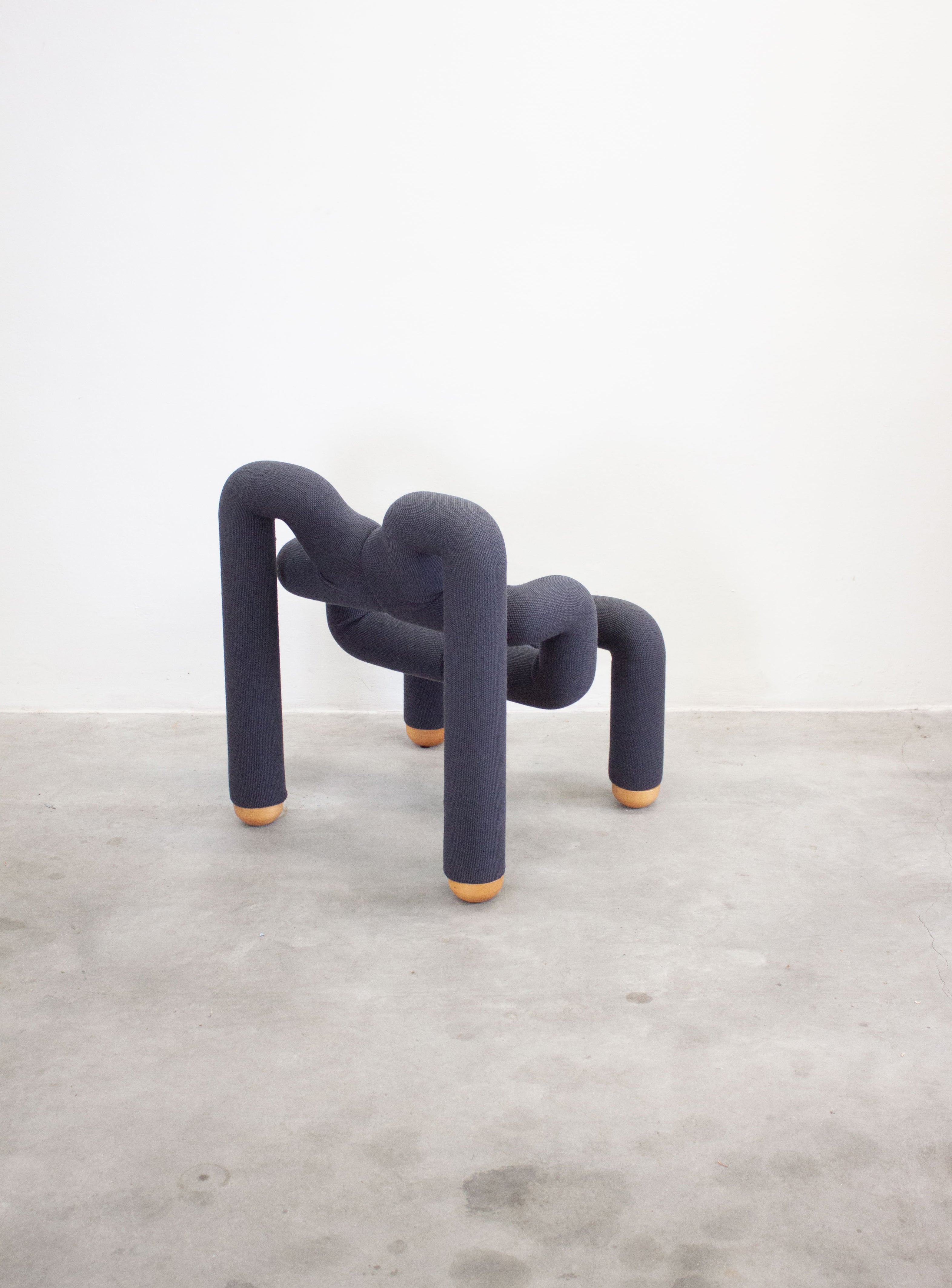 stokke ekstrem Varier Ekstrem Lounge Chair by Terje Ekstrøm (Dark Blue Grey) – JUKI  AMSTERDAM