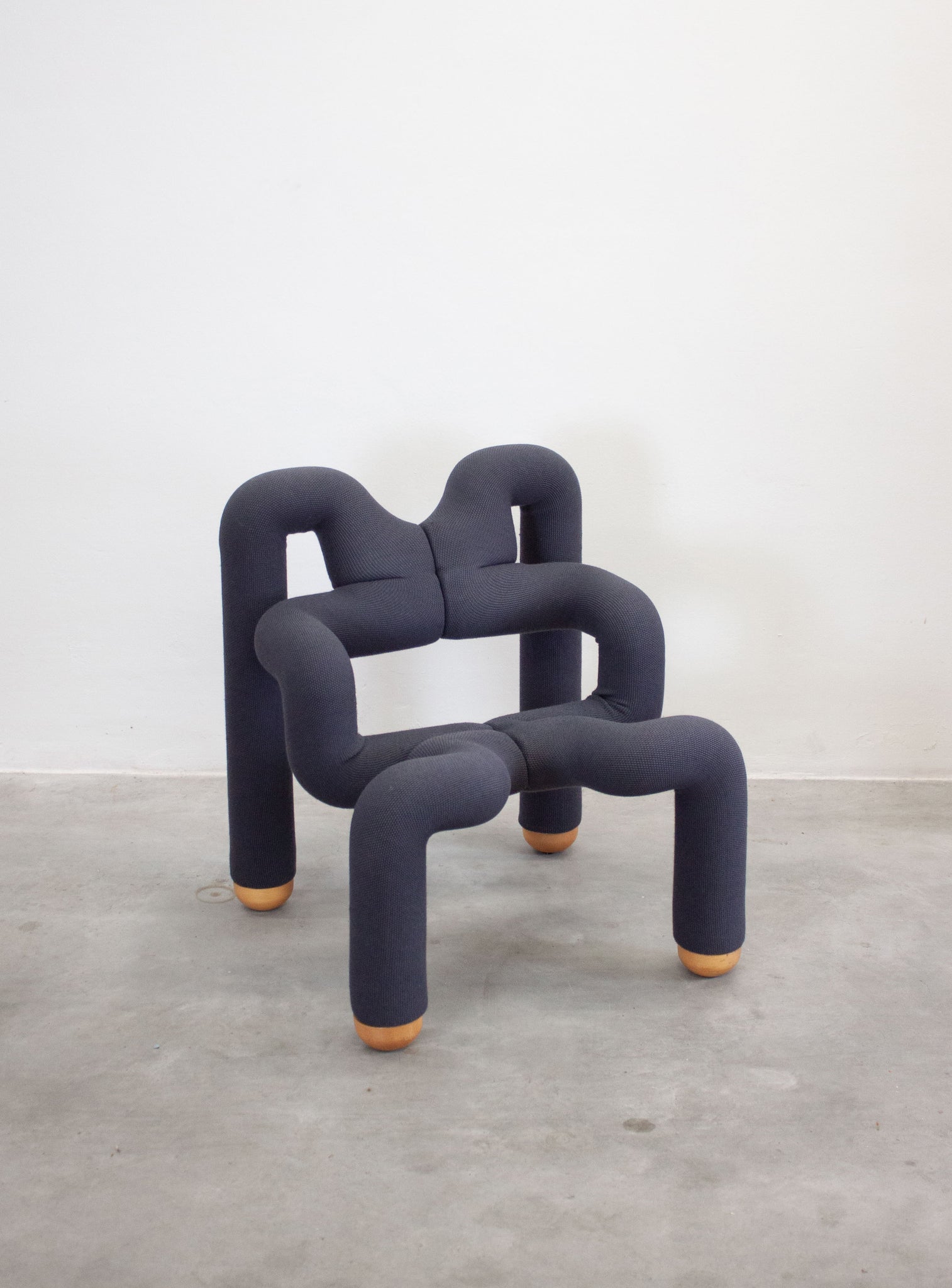 Varier Ekstrem Lounge Chair by Terje Ekstrøm (Dark Blue Grey)