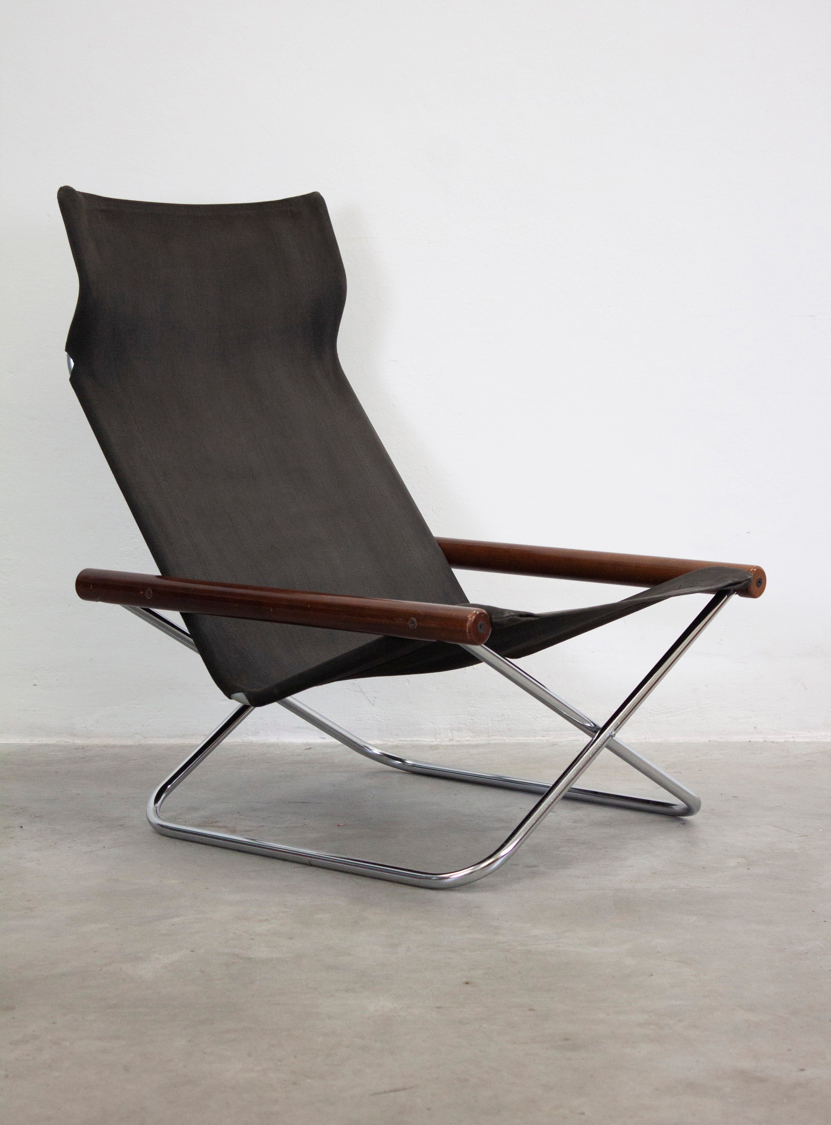 Suekichi Uchida NY Folding Lounge Chair by Takashi Nii (Black