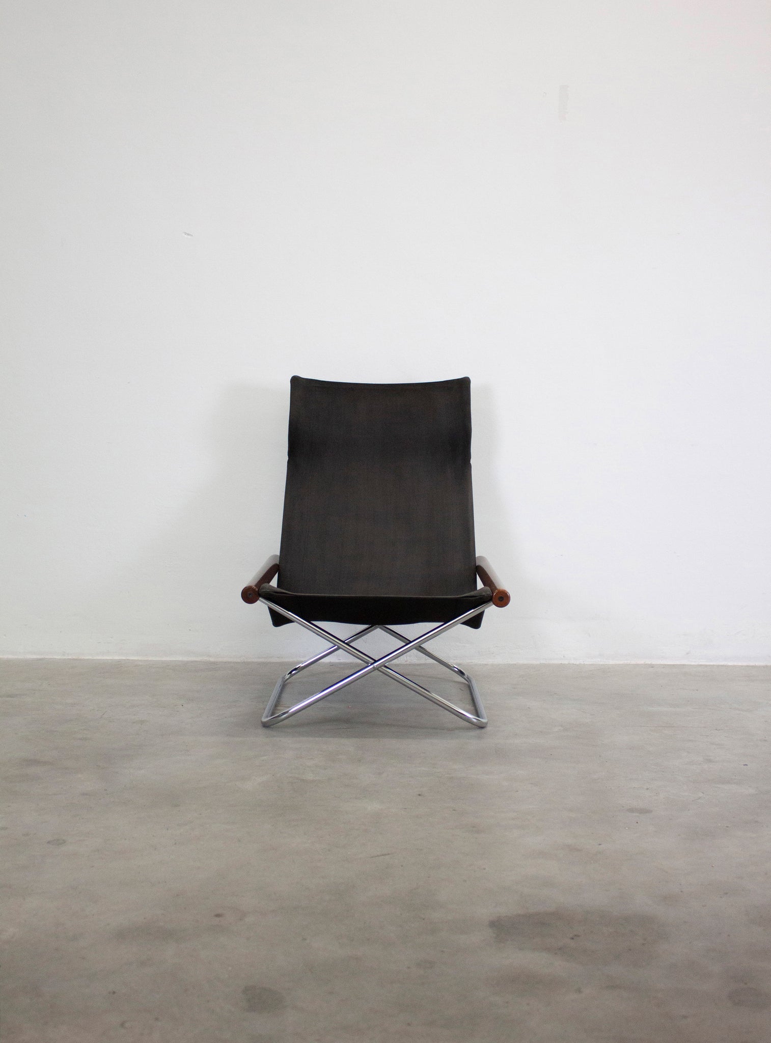 Suekichi Uchida NY Folding Lounge Chair by Takashi Nii (Black)