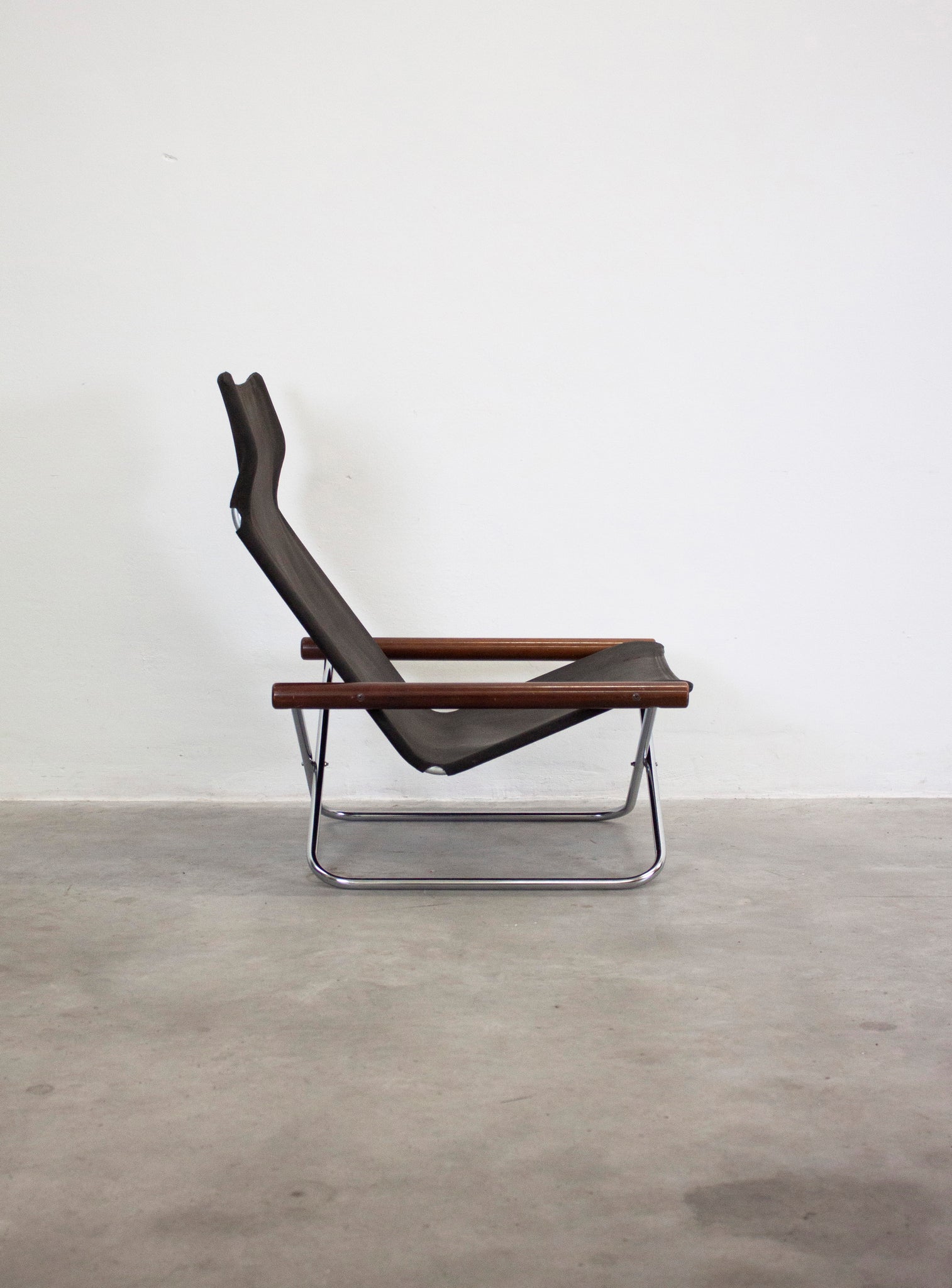 Suekichi Uchida NY Folding Lounge Chair by Takashi Nii (Black)