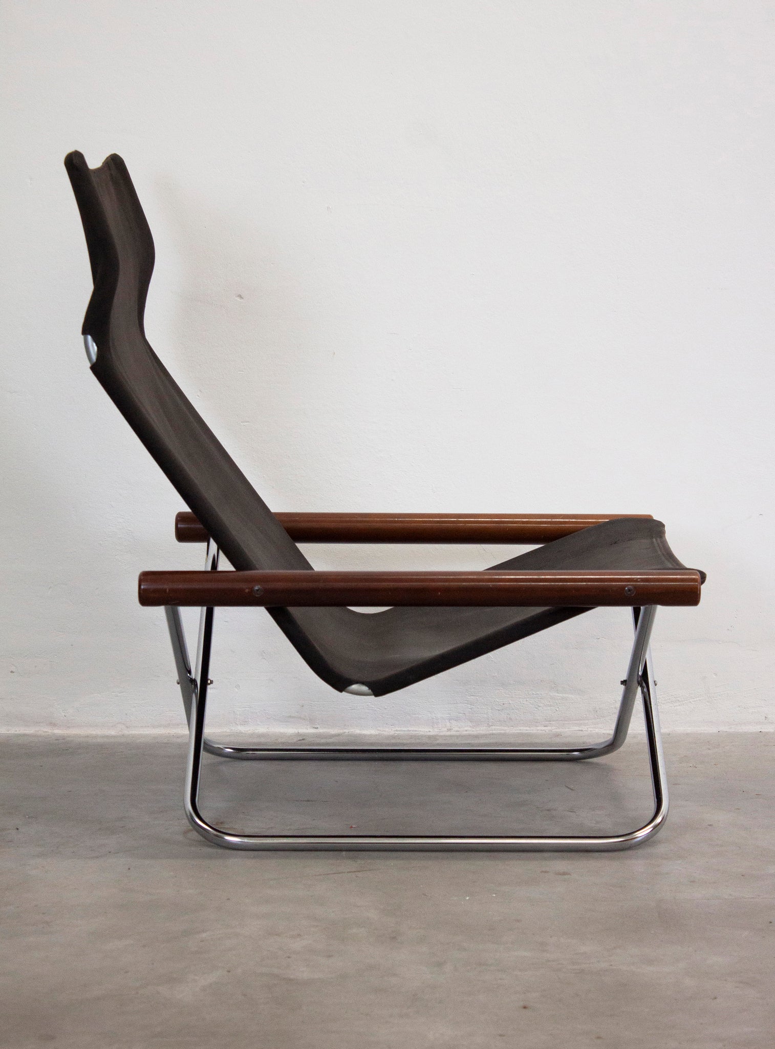 Suekichi Uchida NY Folding Lounge Chair by Takashi Nii (Black)