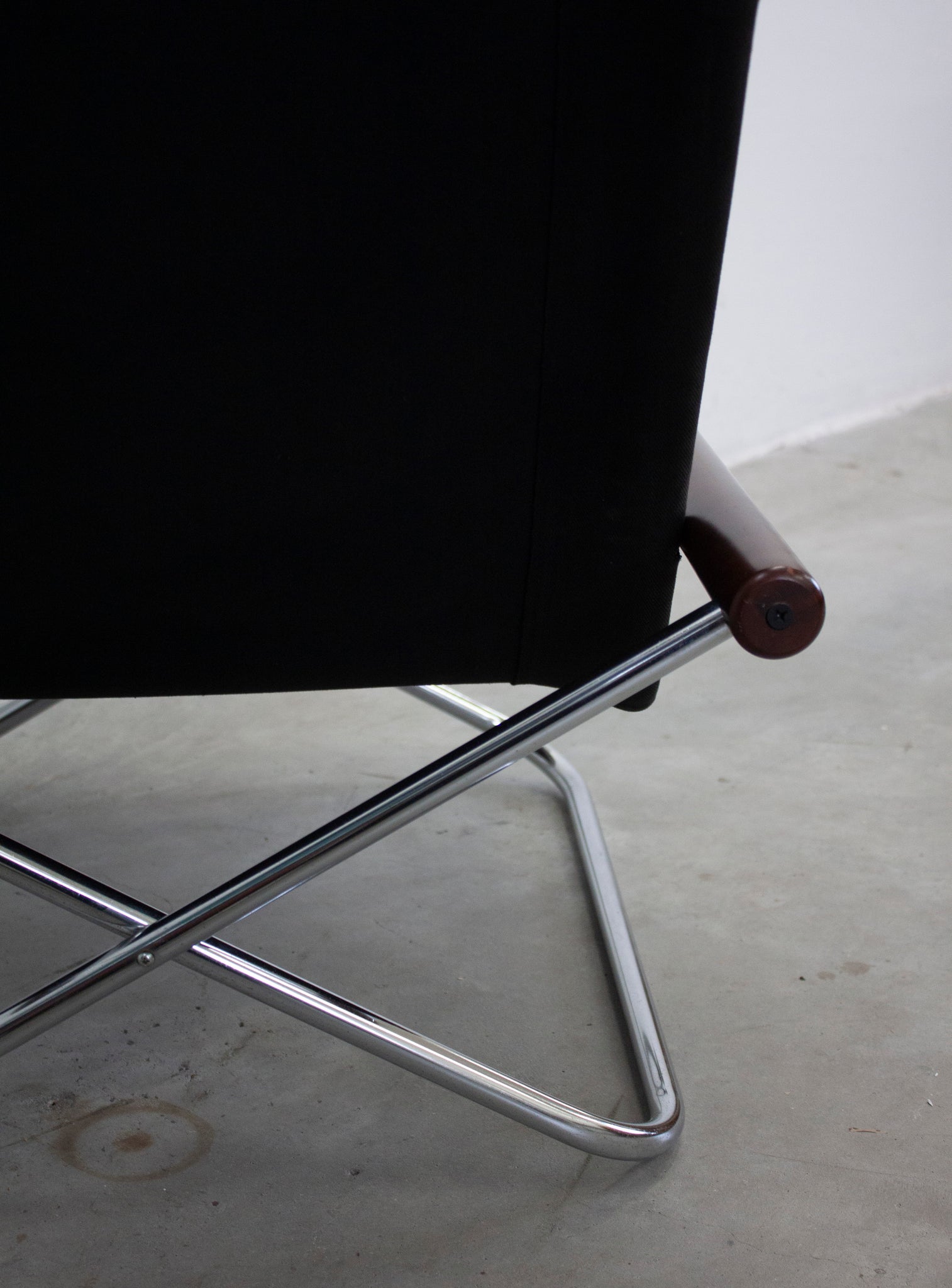 Suekichi Uchida NY Folding Lounge Chair by Takashi Nii (Black)